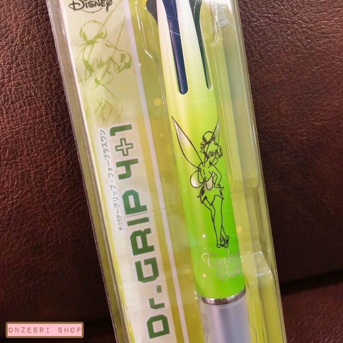 ปากกา Dr.Grip 4+1 ลาย Disney Glitter (Tinkerbell) เป็นปากกาหมึก 4 สี ดำ แดง เขียว น้ำเงิน และเป็นดินสอกดในแท่งเดียวกัน มีขายเฉพาะที่ Disney Store Japan เท่านั้น