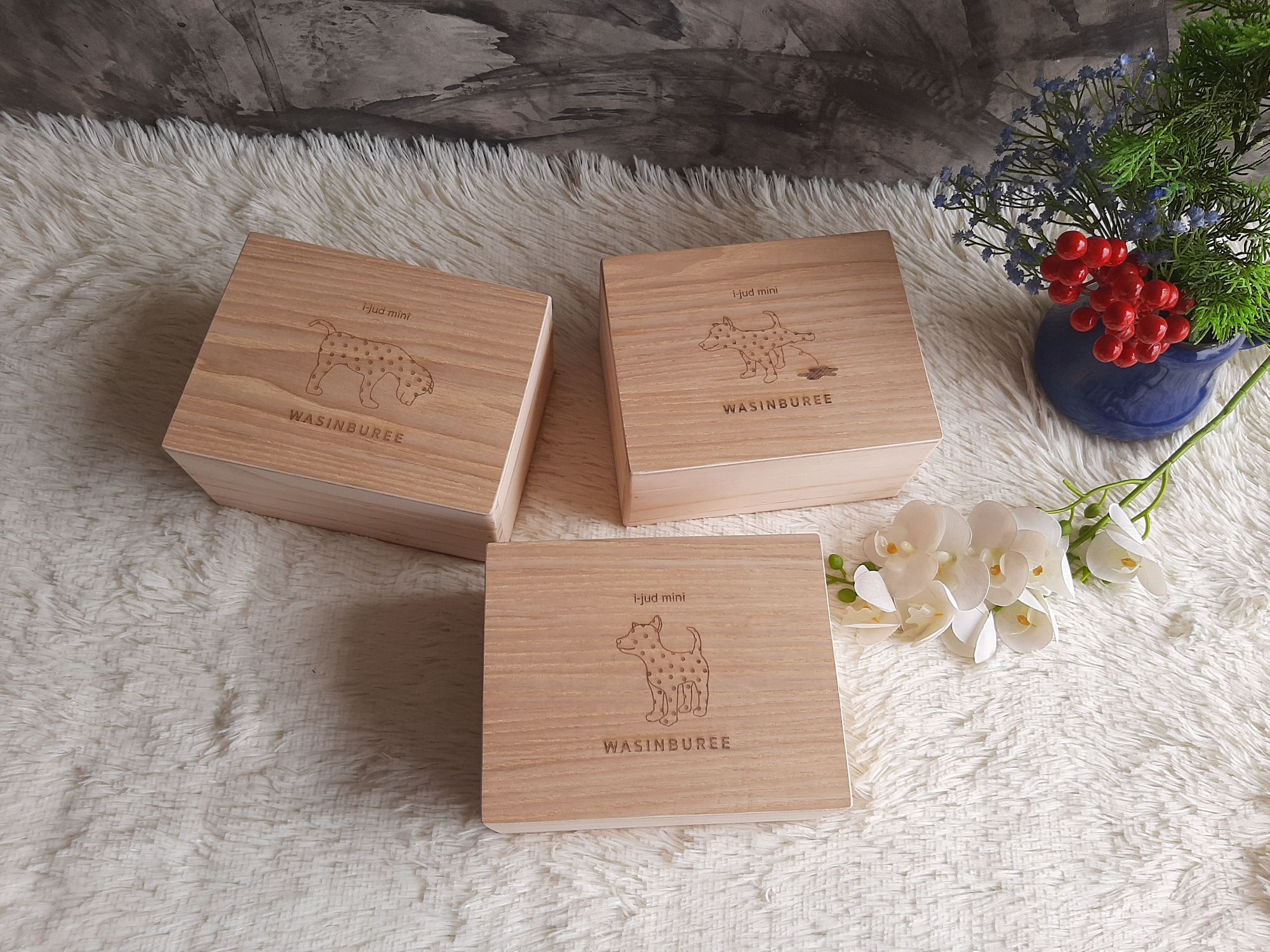 กล่องไม้ใส่โมเดลตุ๊กตา