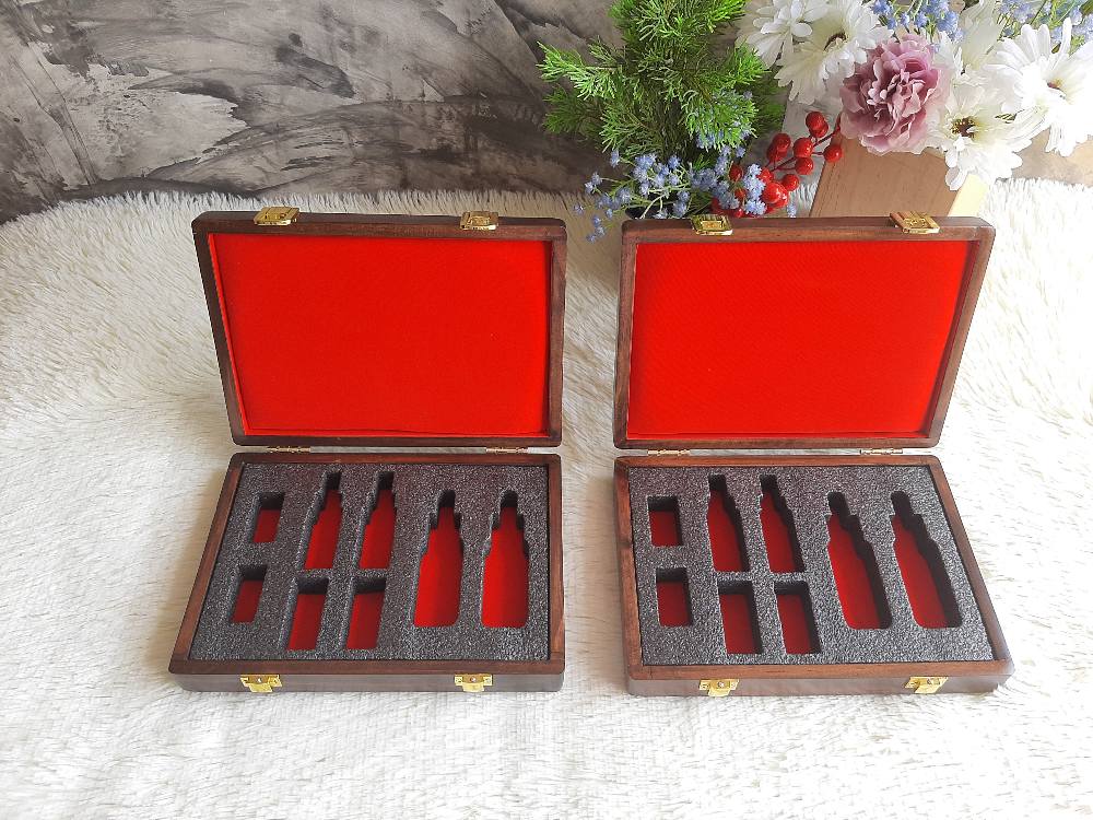 กล่องไม้สนบุผ้ากำมะหยี่