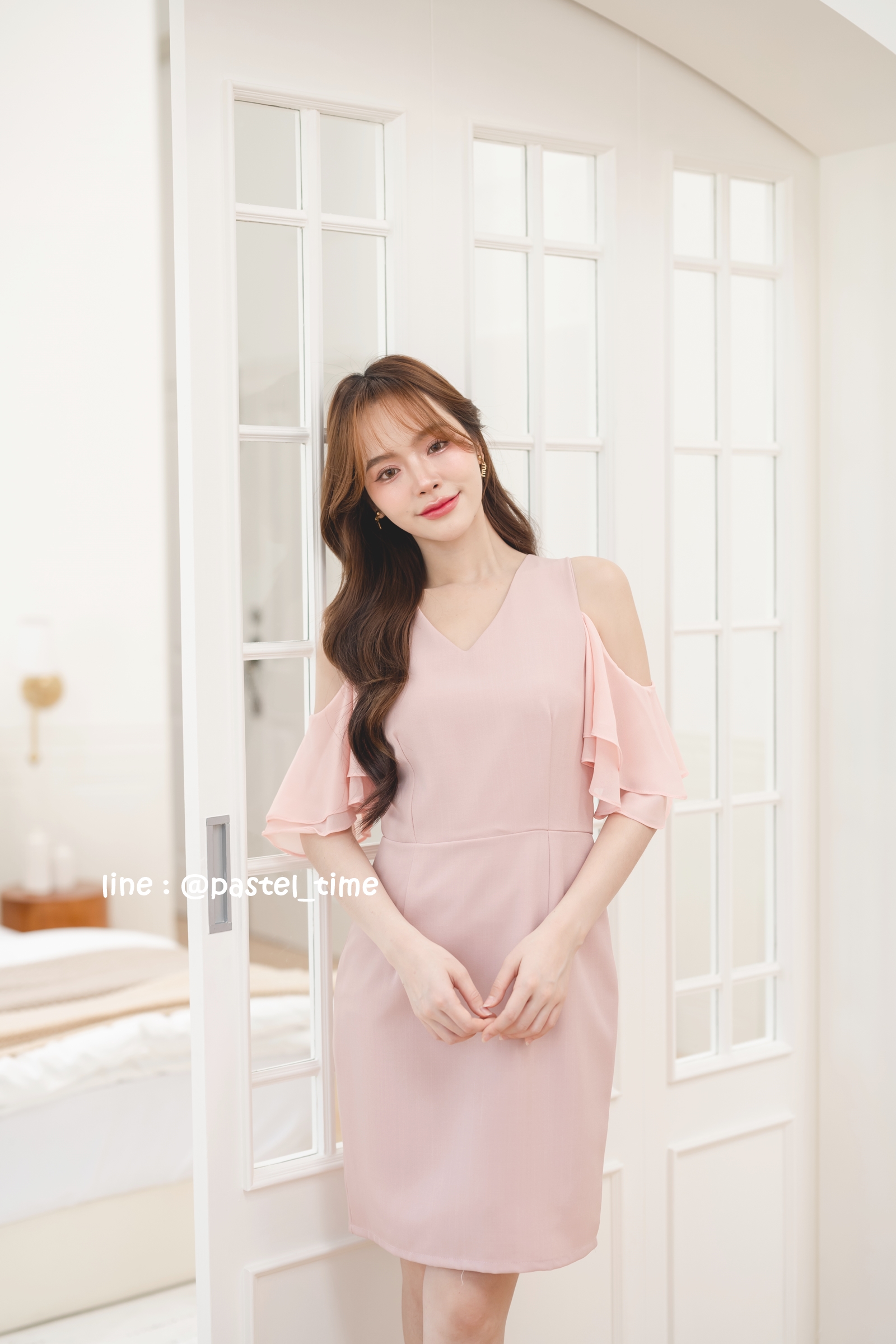 Vela off-shoulder dress : สีชมพู