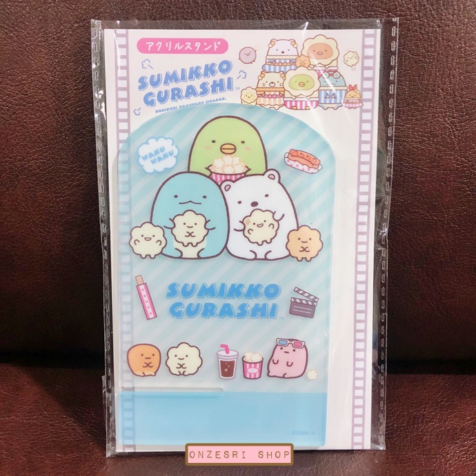 ที่ตั้ง Sumikko Gurashi Movie Theatre Acrylic Stand แบบสีฟ้าลายทาง ใช้ตั้งมือถือ รูป การ์ด ฯลฯ ได้ ขนาด 13 x 8 ซม. ทำจากอะคริลิค