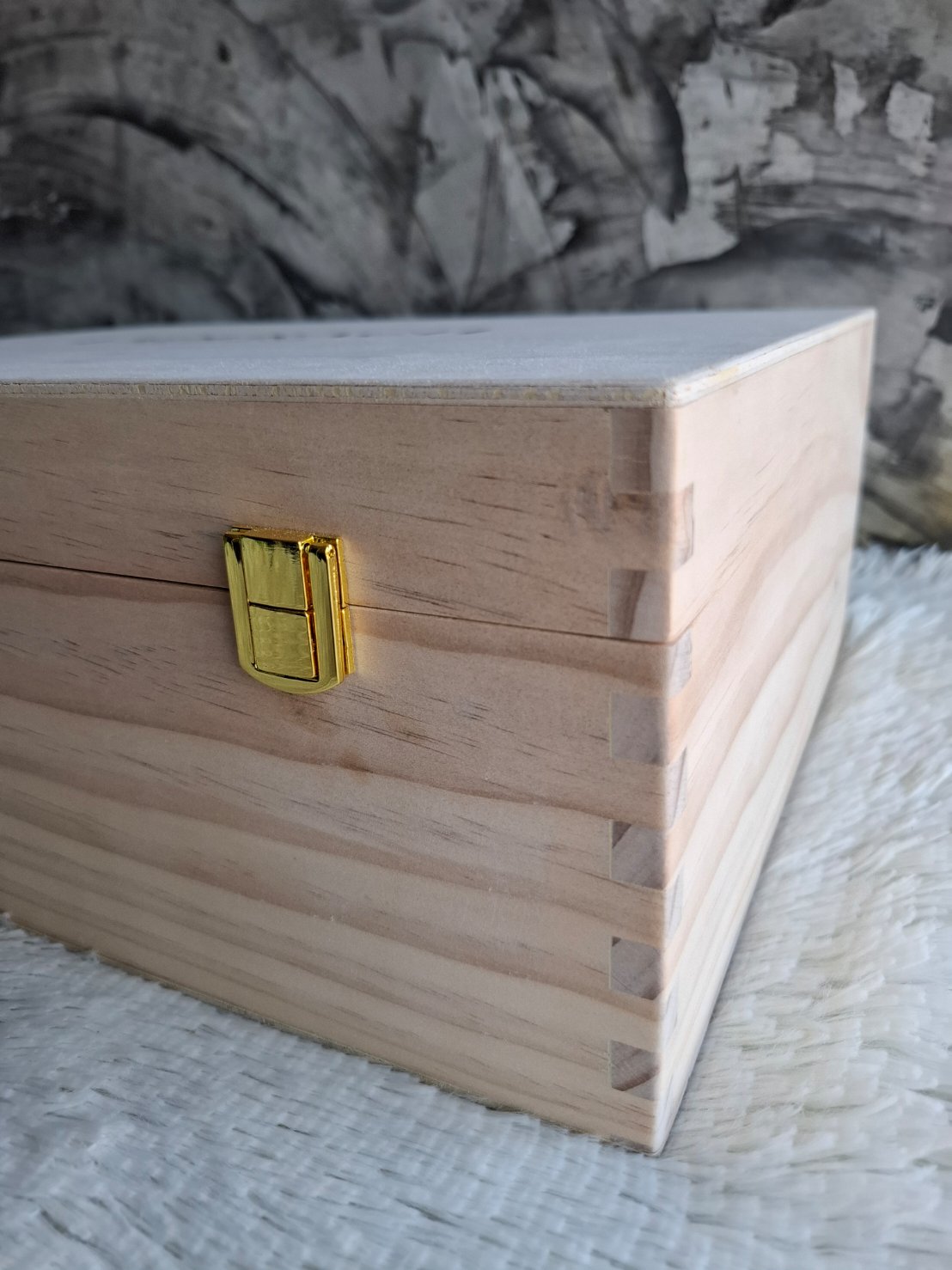 กล่องไม้สนฝาล็อค