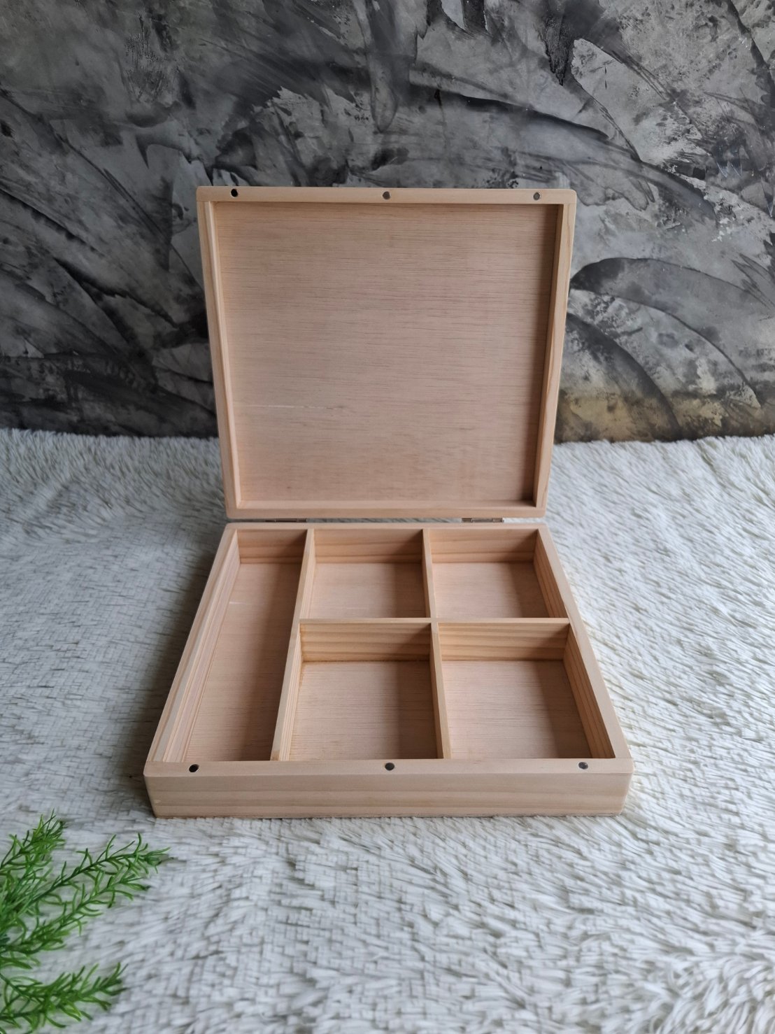 กล่องไม้สนฝาล็อคแบ่งช่อง