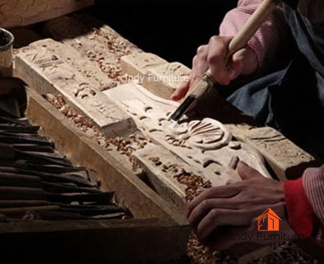 เก้าอี้หลุยส์ รุ่น Premium ไม้โอ๊คแกะลาย มีท้าวแขน หุ้มผ้าลายดอก