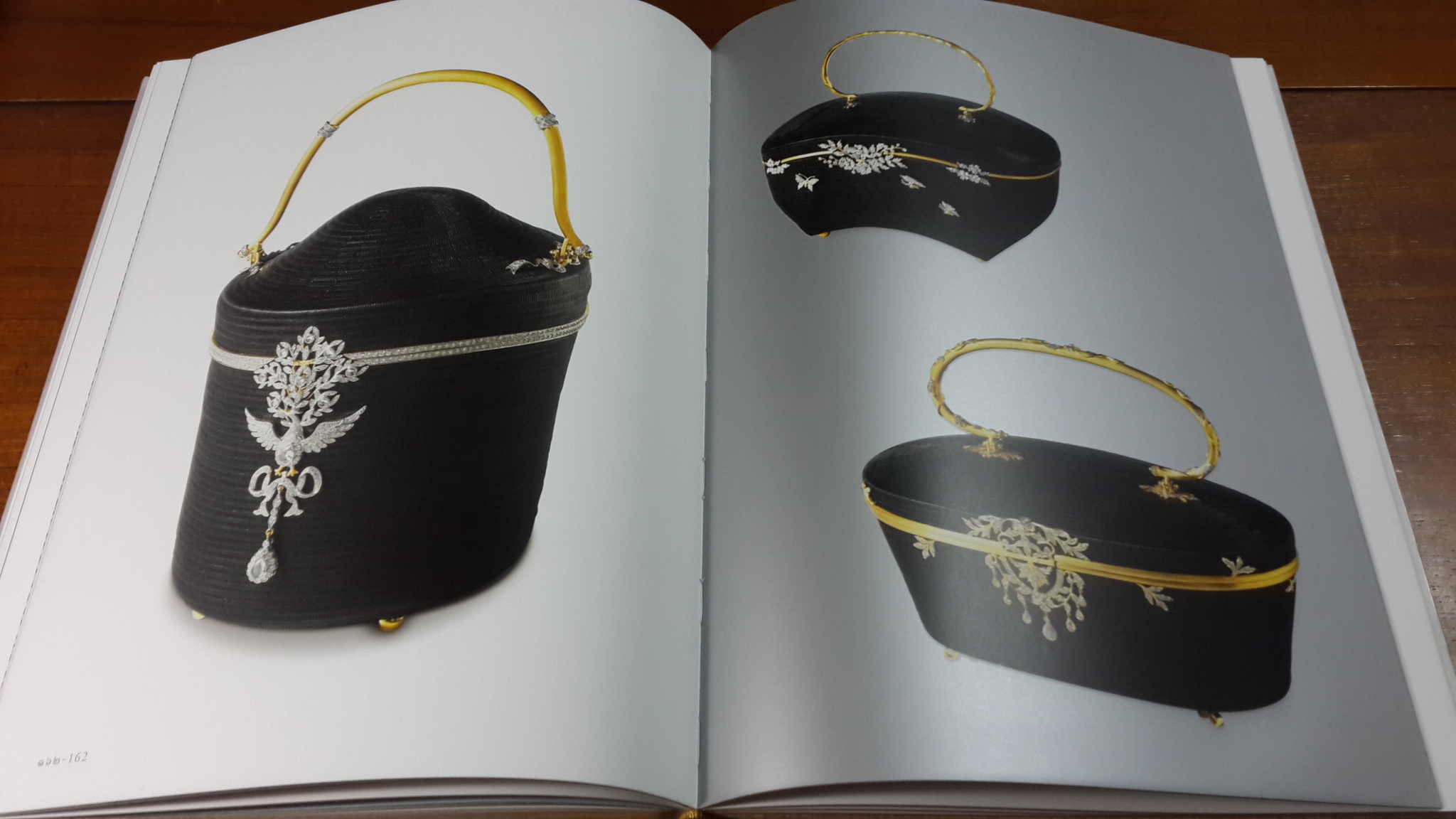 ศิลป์แผ่นดิน : ARTS OF THE KINGDOM / โรงฝึกศิลปาชีพ สวนจิตรลดา