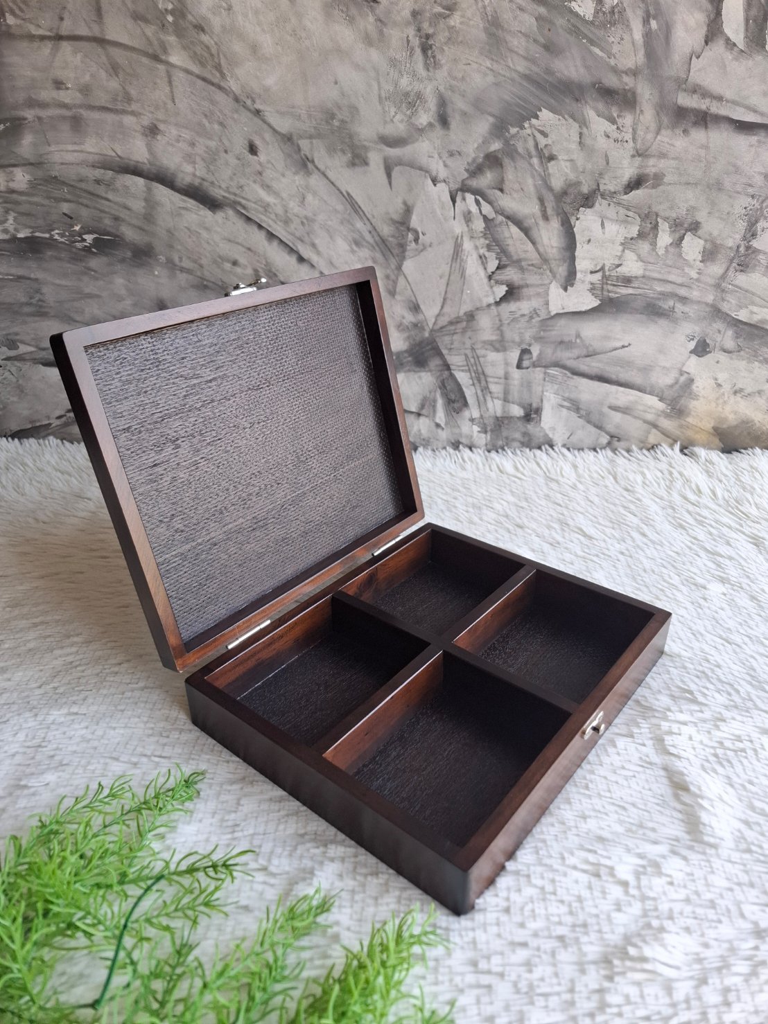 กล่องไม้ฝาล็อคแบ่งช่อง