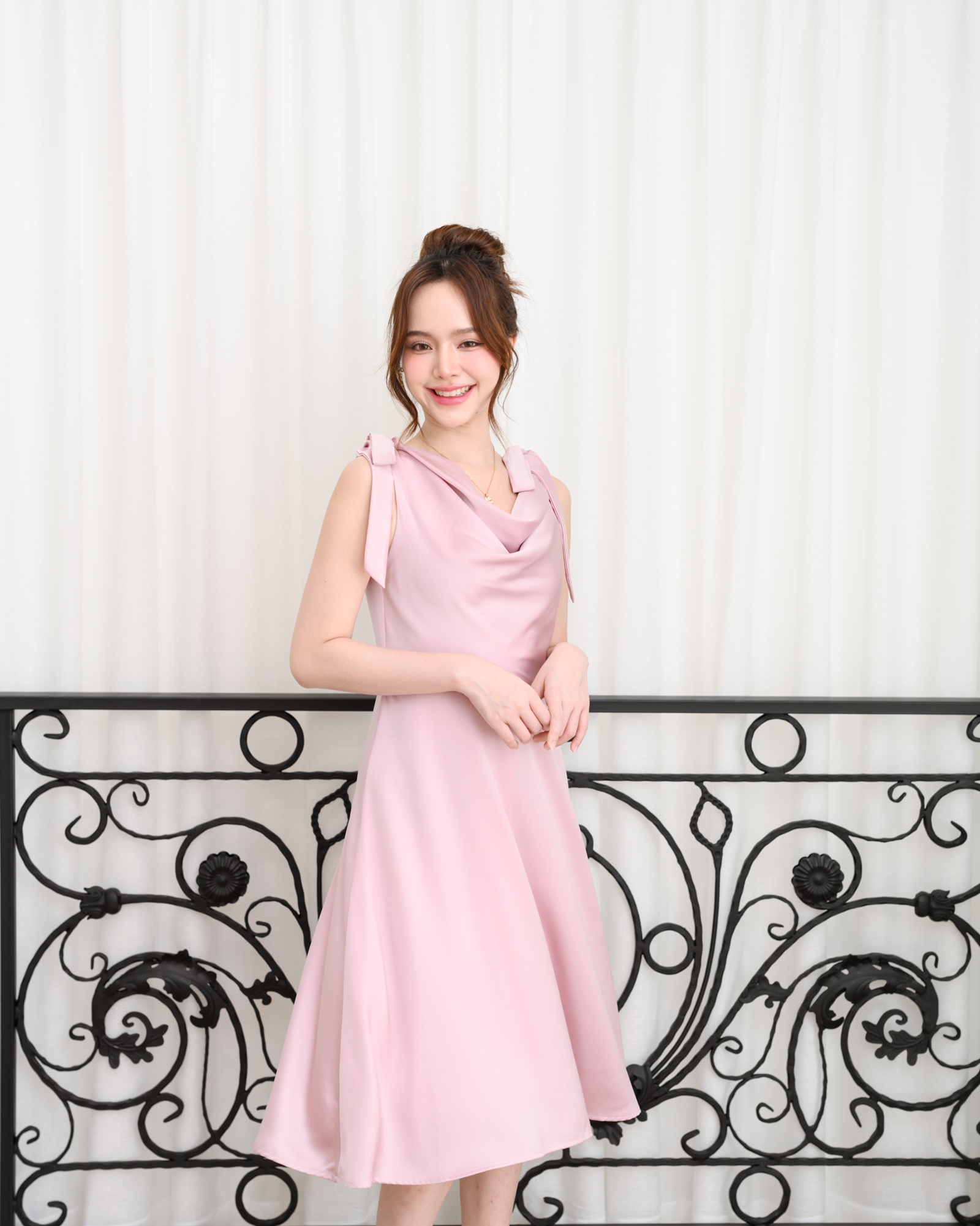 Amour Dress : สีชมพู (โบว์ผูกได้หลายแบบ)