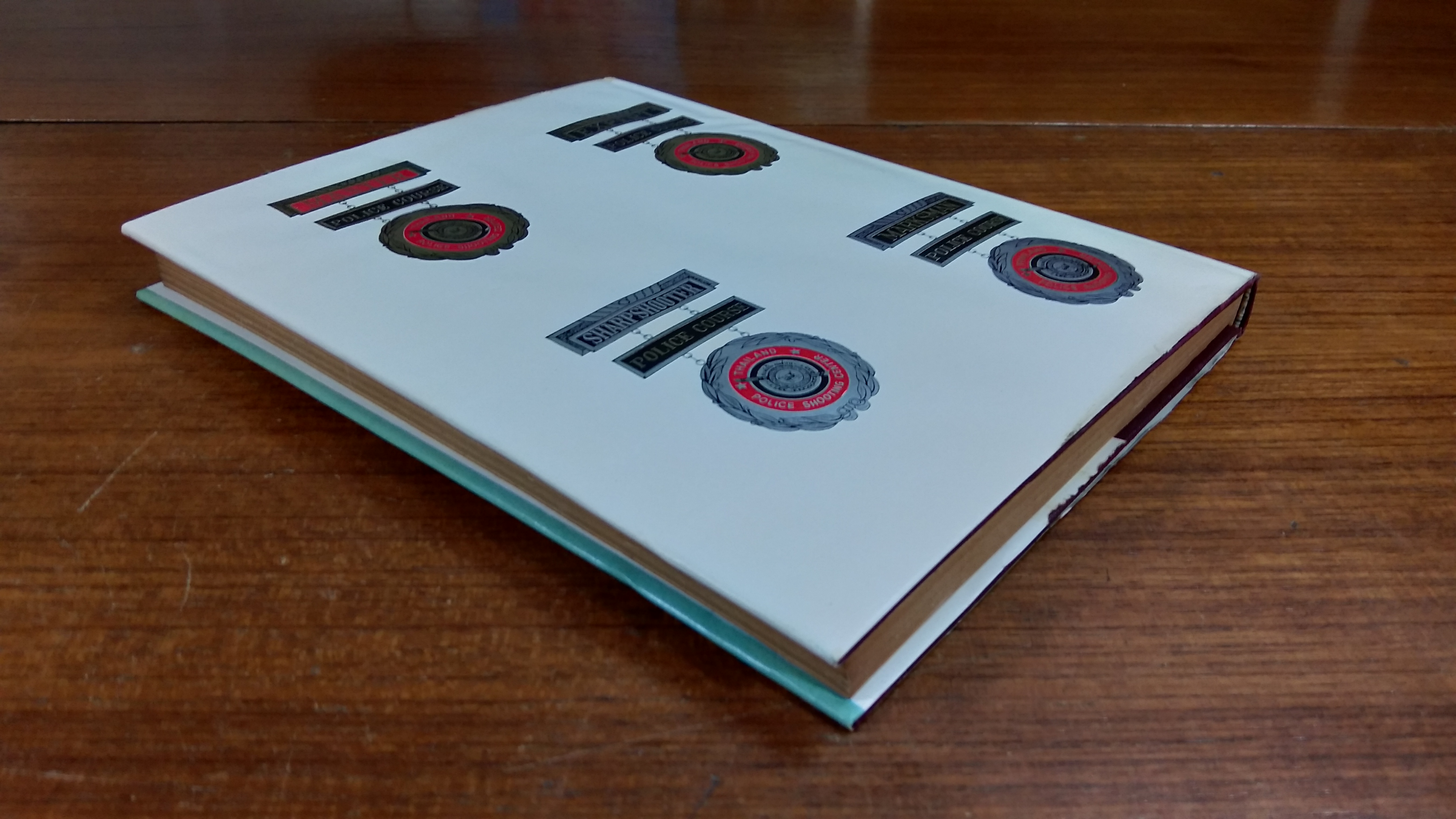 หลักการยิงปืนพก / พ.ต.ท.ผลึก สุวรรณเวช (มีลายเซ็นผมแต่ง)