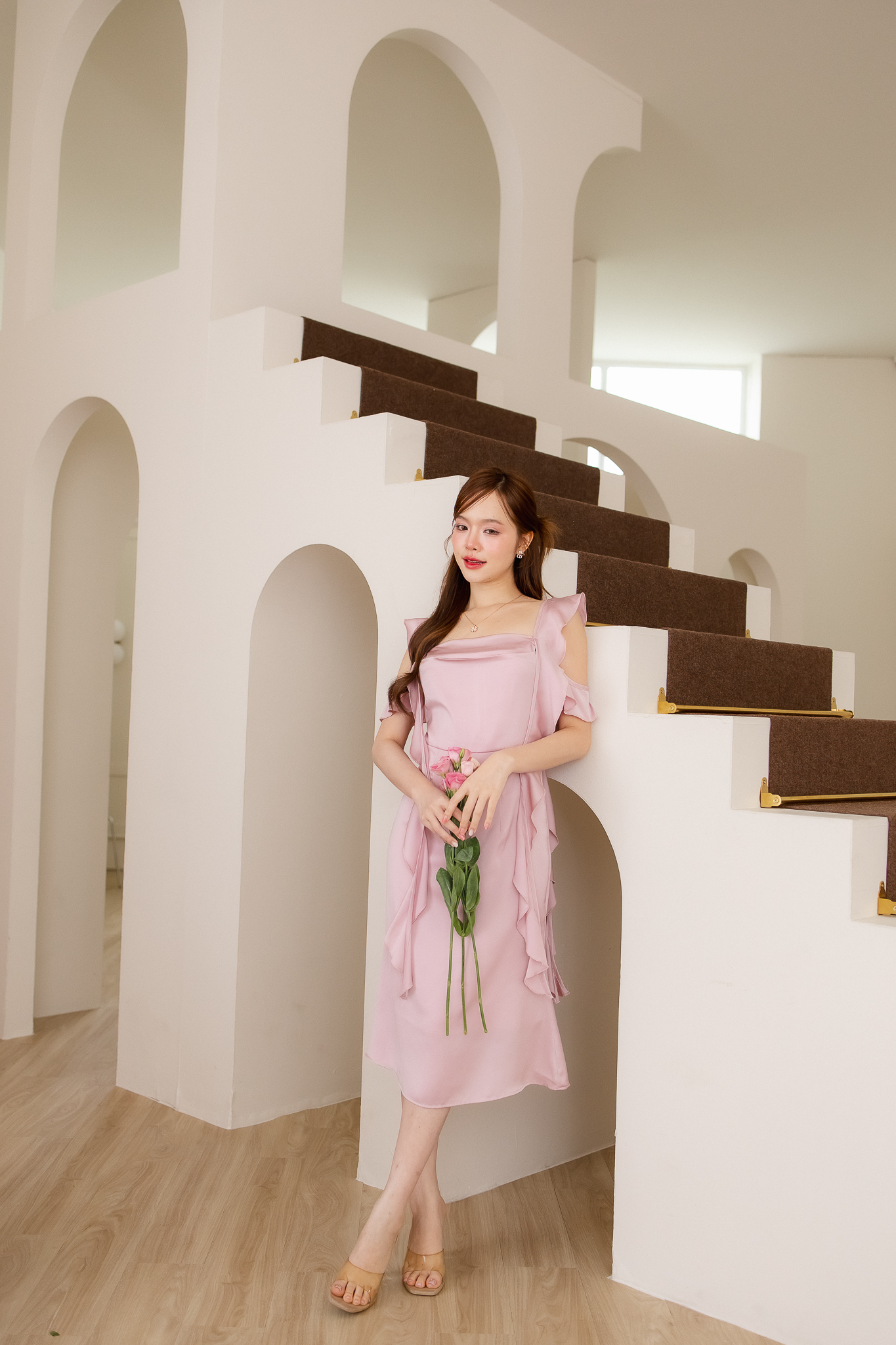 Serene Flutter Sleeve Midi Dress : สีชมพู