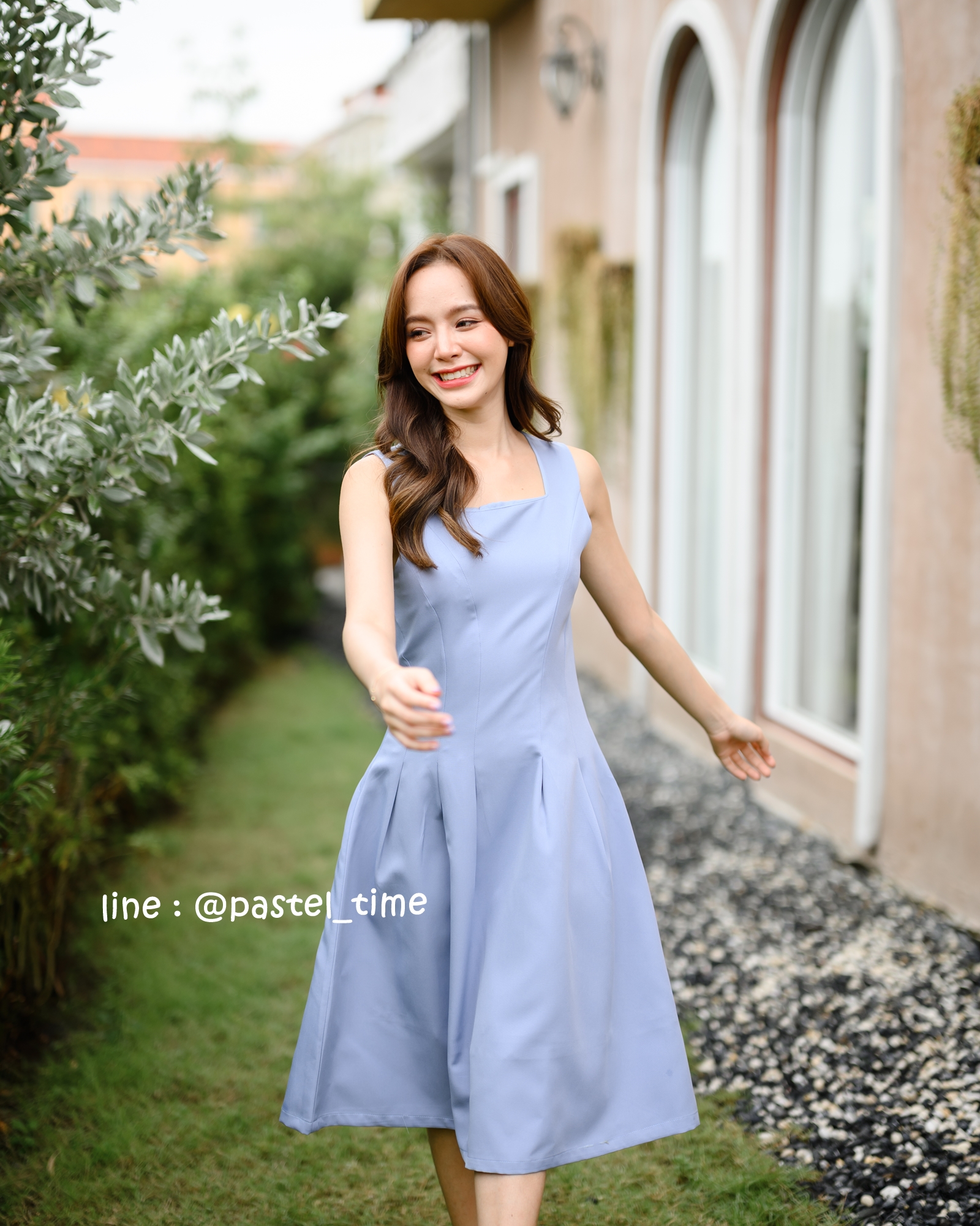Rochelle Midi Dress - สีฟ้าคราม **มีแต่ S**