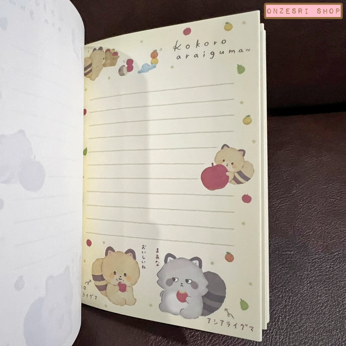 สมุดเล่มเล็ก Kokoro Raccoon Hug Makes Your Heart Warm แบบลายตรงกลาง ขนาด 14.8 x 10.5 x 1.3 ซม. มี 4 ลาย รวม 120 แผ่น