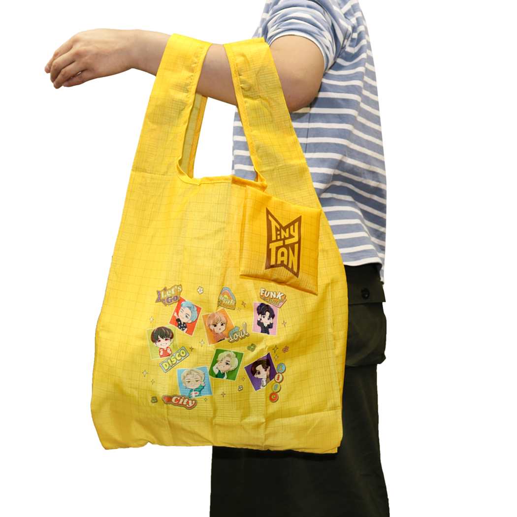 กระเป๋า Eco Bag - BTS TinyTan x Tetemo ของแท้จากญี่ปุ่น ลาย Dynamite สีเหลือง พับได้ พกพาสะดวก มาพร้อม carabiner ไว้ห้อย ขนาด 32 x 61 x 10 ซม.