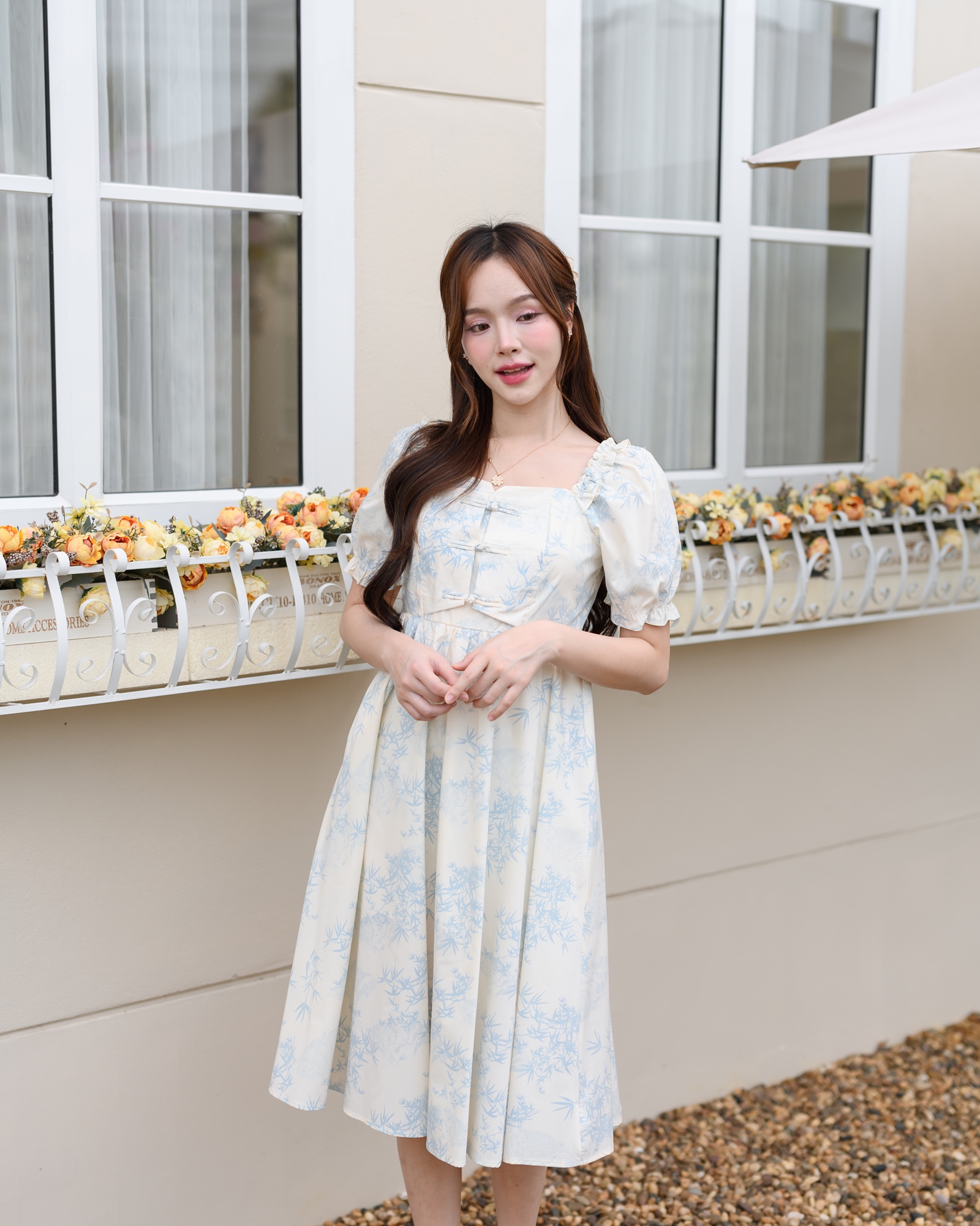 Ellie Leaves Dress เดรสกระดุมจีนลายใบไม้สีฟ้าบนพื้นสีครีม