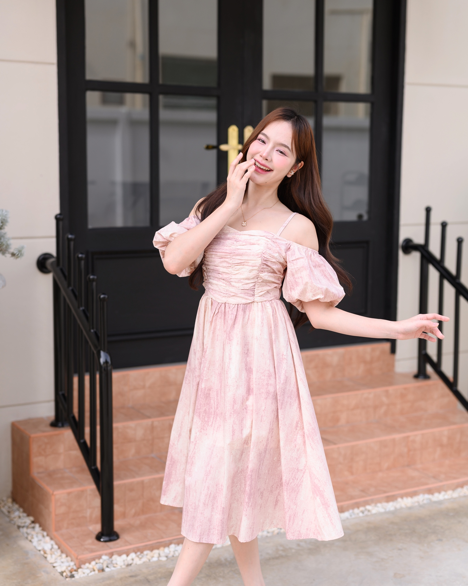 Pastel Puff Sleeve Dress เดรสเปิดไหล่แขนพอง : สีชมพู