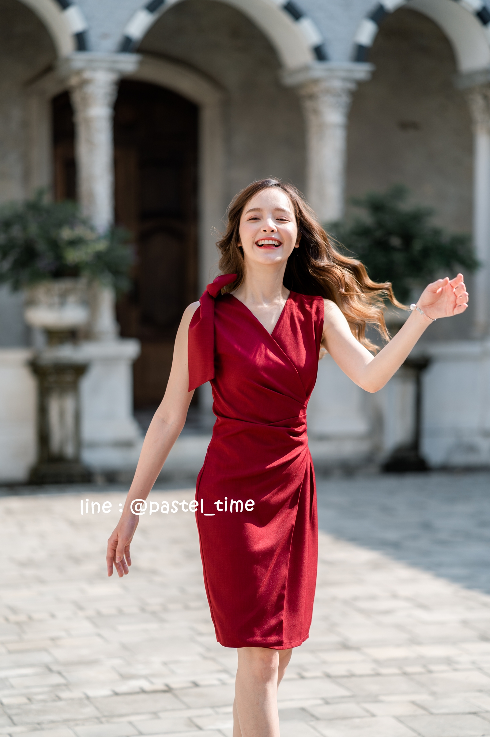 Dacia Bow Shoulder Dress – สีแดงเลือดหมู