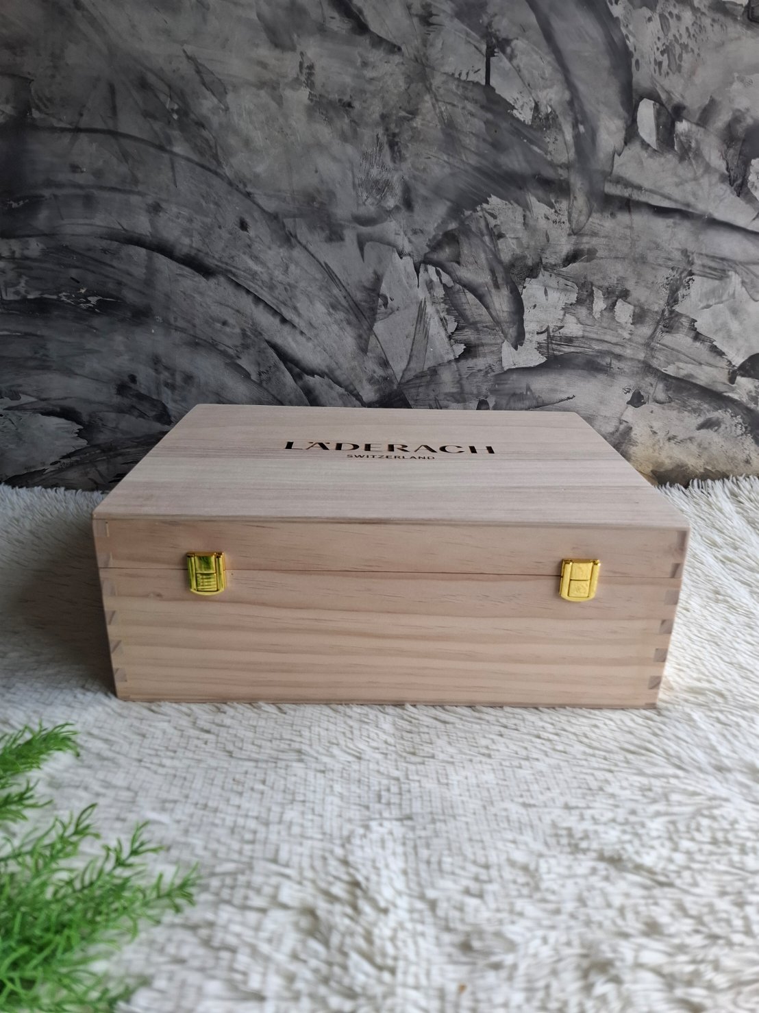 กล่องไม้สนฝาล็อค