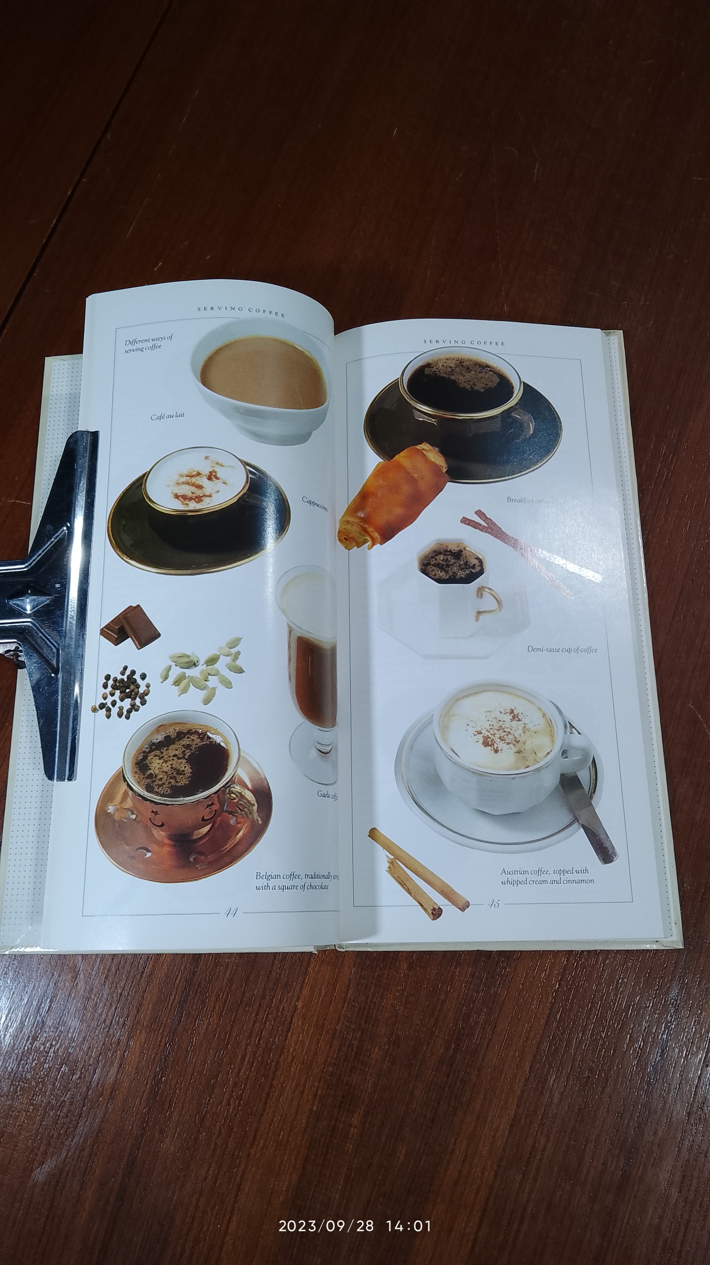 A GOURMEY'S BOOK OF TEA & COFFEE / LESLEY MACKLEY