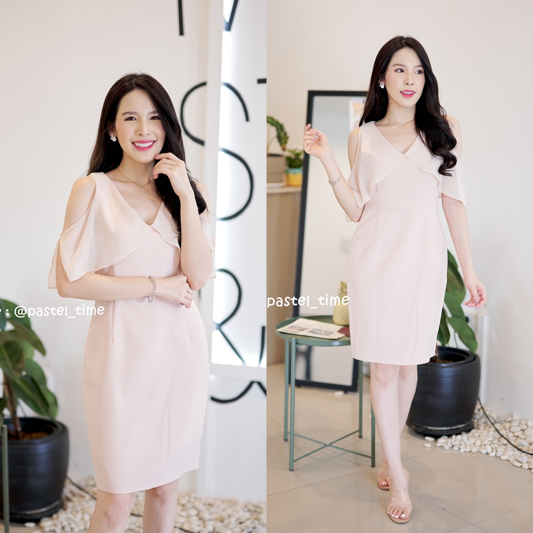 Emily Off-Shoulder Dress : สีครีม **มีแต่S**