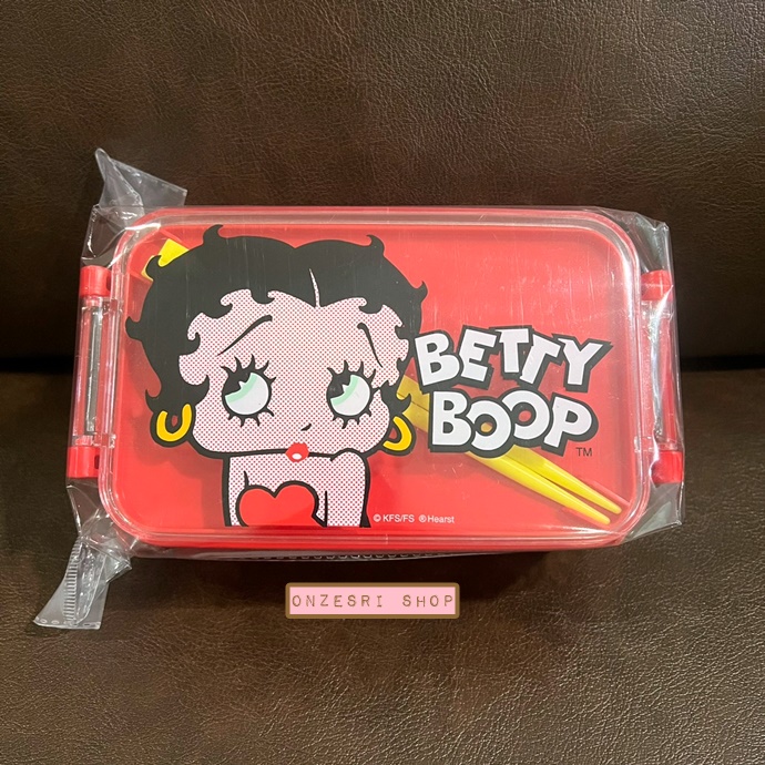 กล่องข้าวพร้อมตะเกียบ ลาย Betty Boop สีแดง ขนาด 10.2 x 18 x 7 ซม.