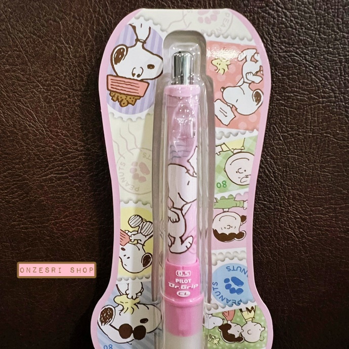 ดินสอกดเขย่าไส้ Dr.Grip PlayBorder ลาย Snoopy Letter สีชมพู ตรงที่จับสามารถถอดสลับสีกันได้