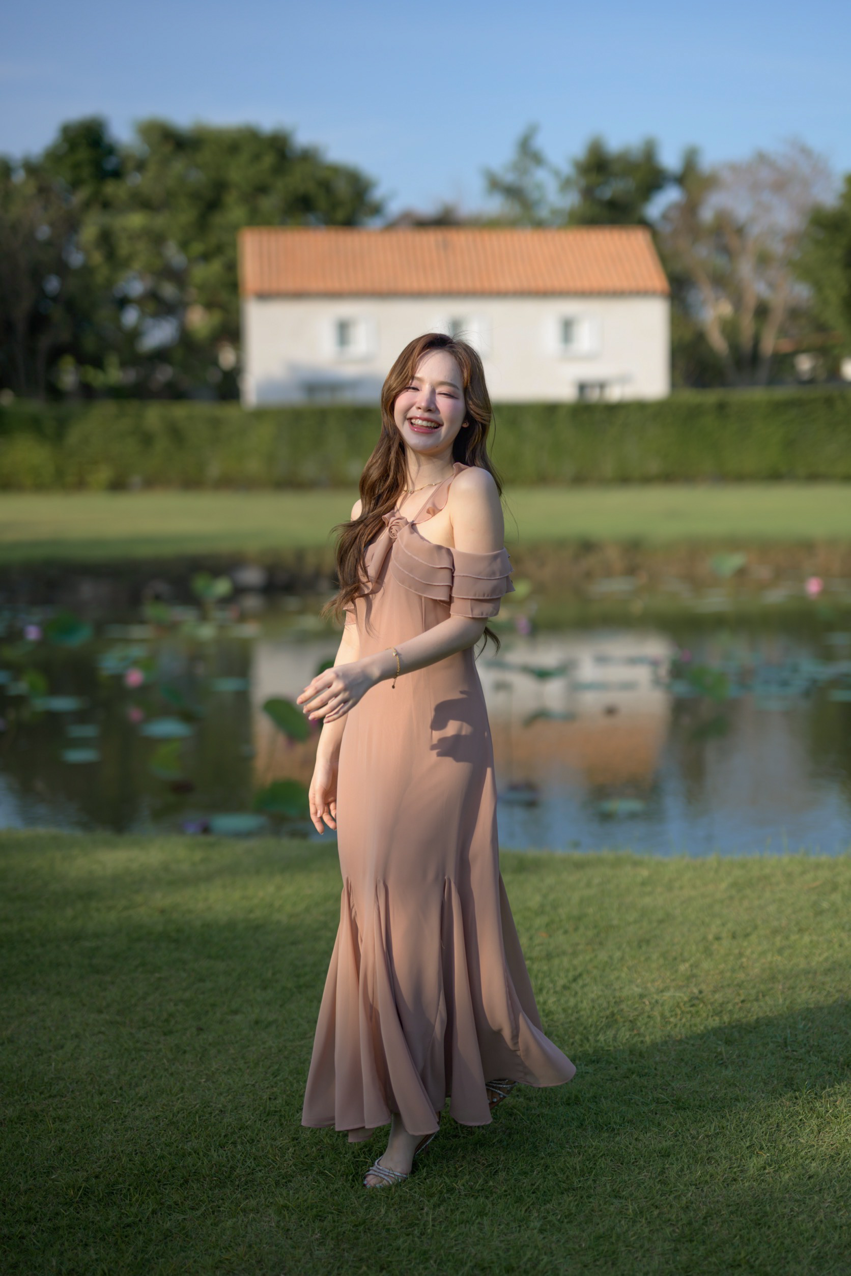 Fay Off-Shoulder Maxi Dress – Ovaltine สีโอวัลติน