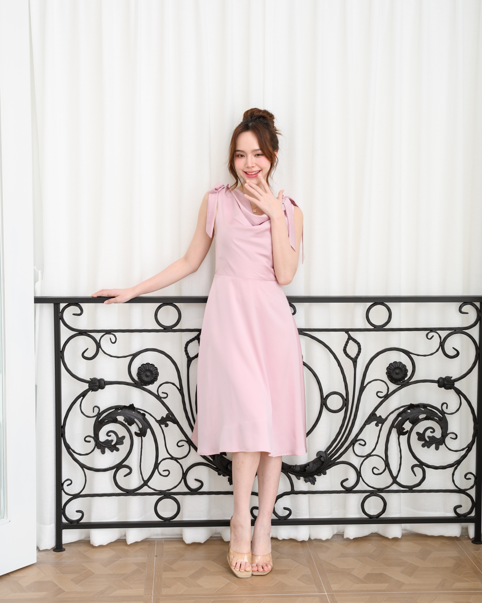 Amour Dress : สีชมพู (โบว์ผูกได้หลายแบบ)