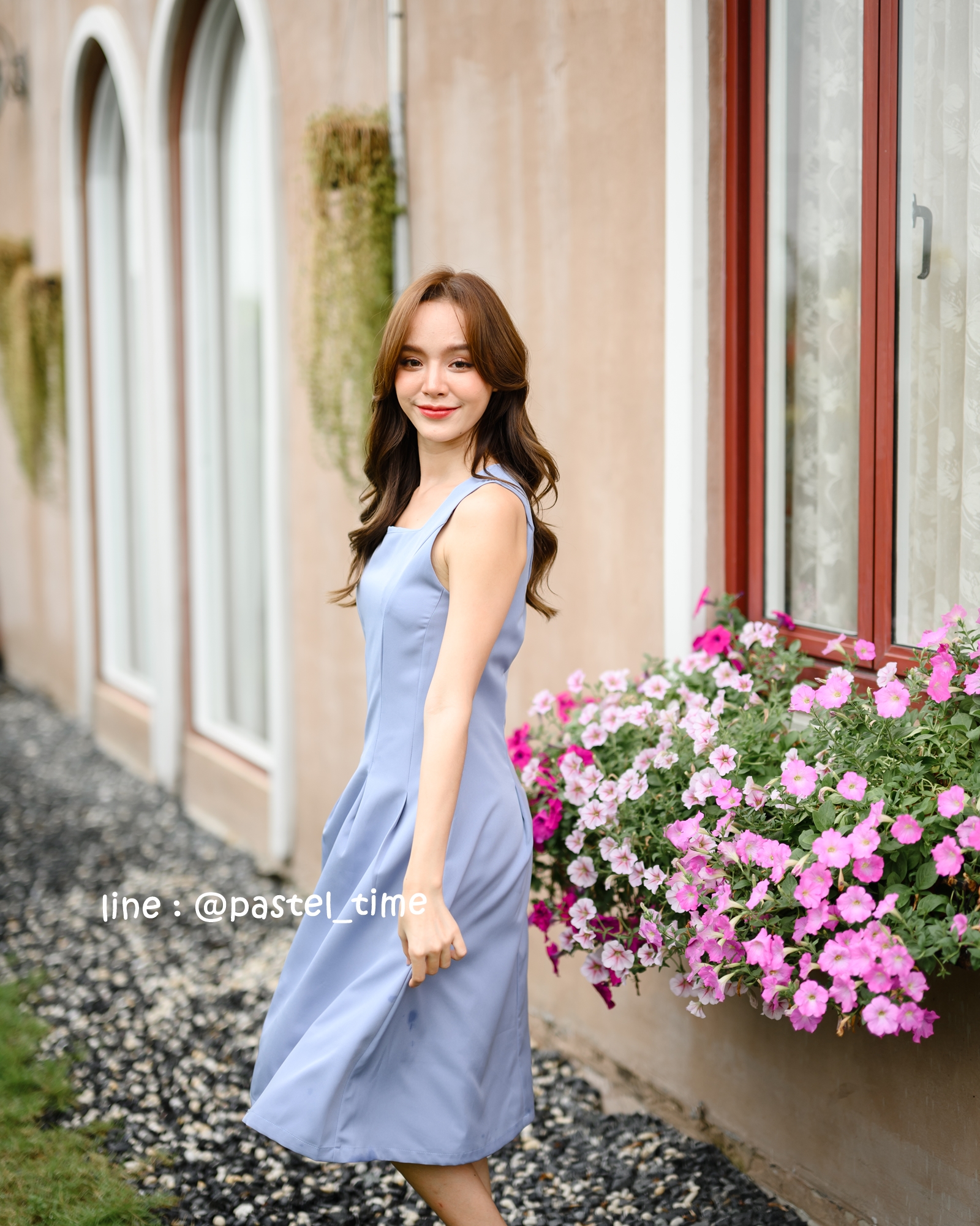 Rochelle Midi Dress - สีฟ้าคราม **มีแต่ S**