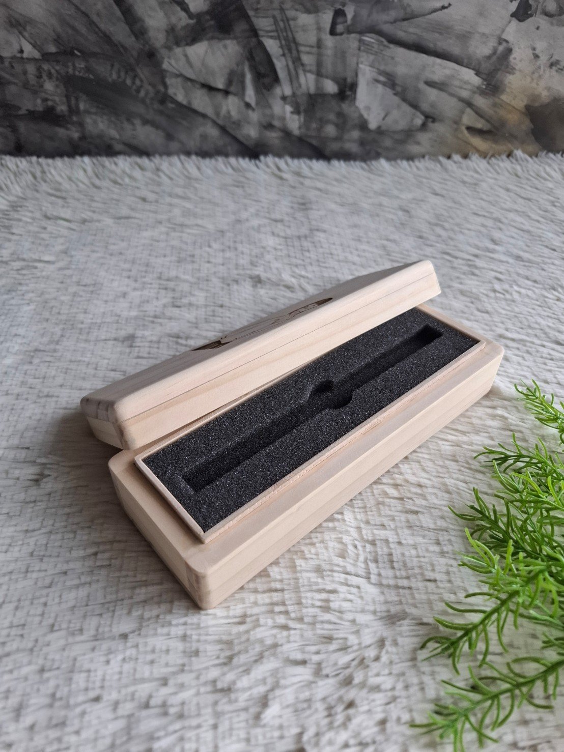 กล่องไม้ฝาครอบ