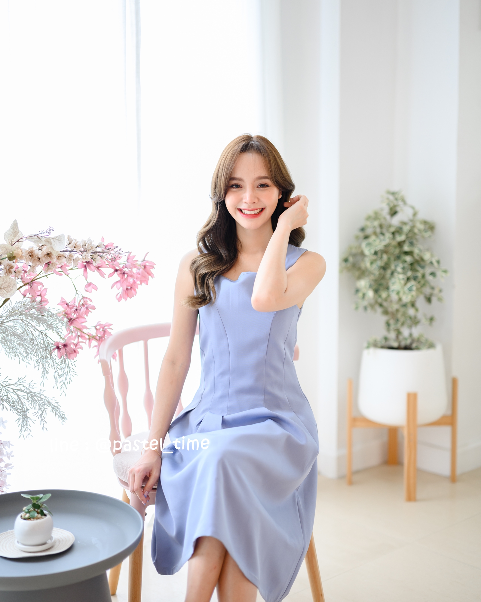 Rochelle Midi Dress - สีฟ้าคราม **มีแต่ S**