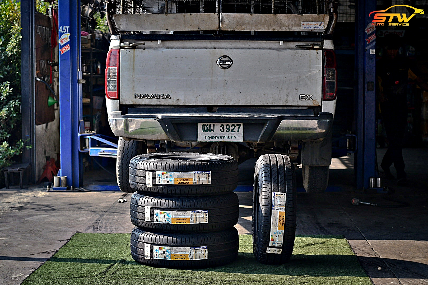 ยาง MICHELIN Agilis 3 215/70R15 109/107s ติดตั้งใส่ NISSAN NAVARA