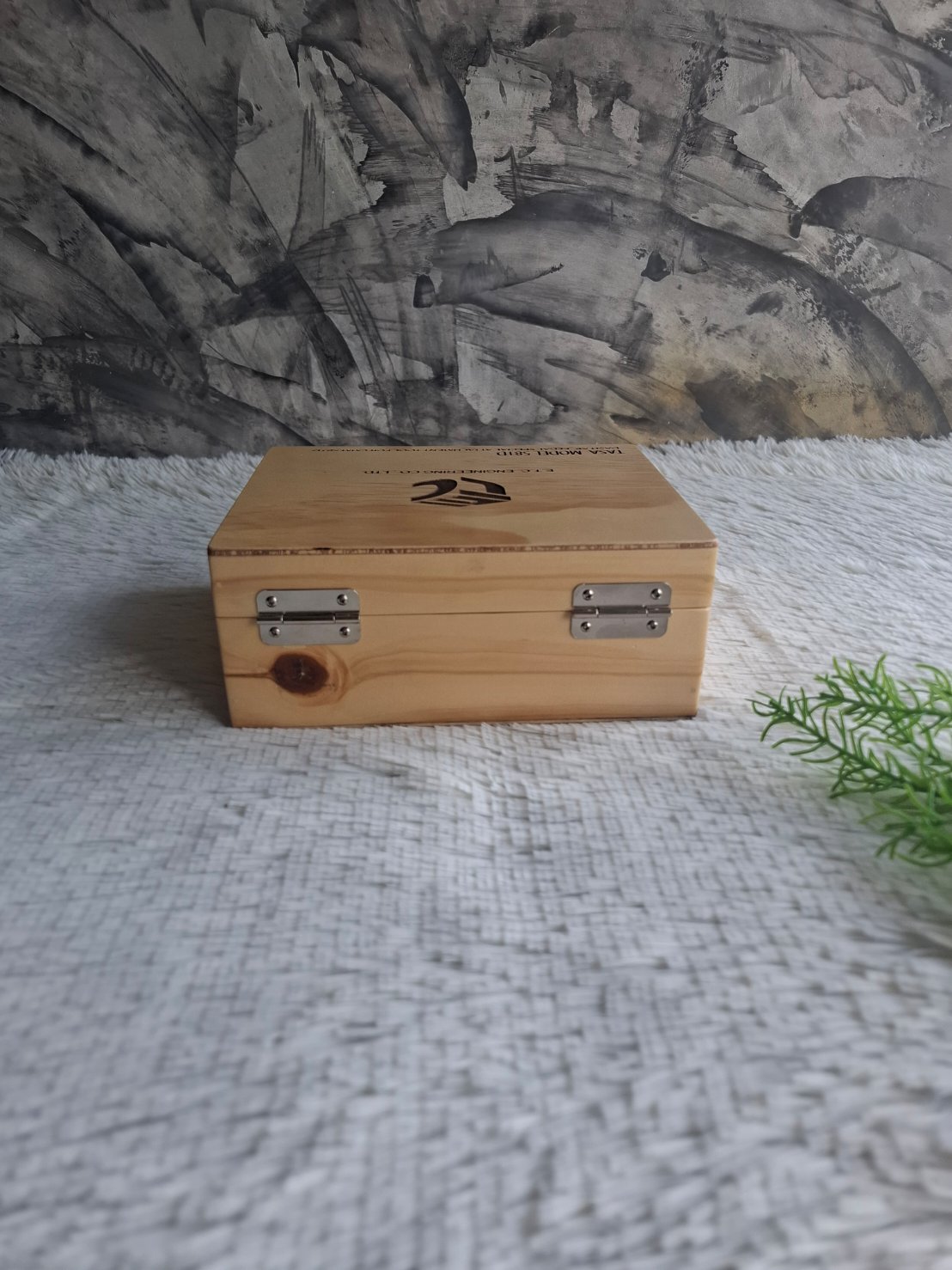 กล่องไม้สนฝาล็อค