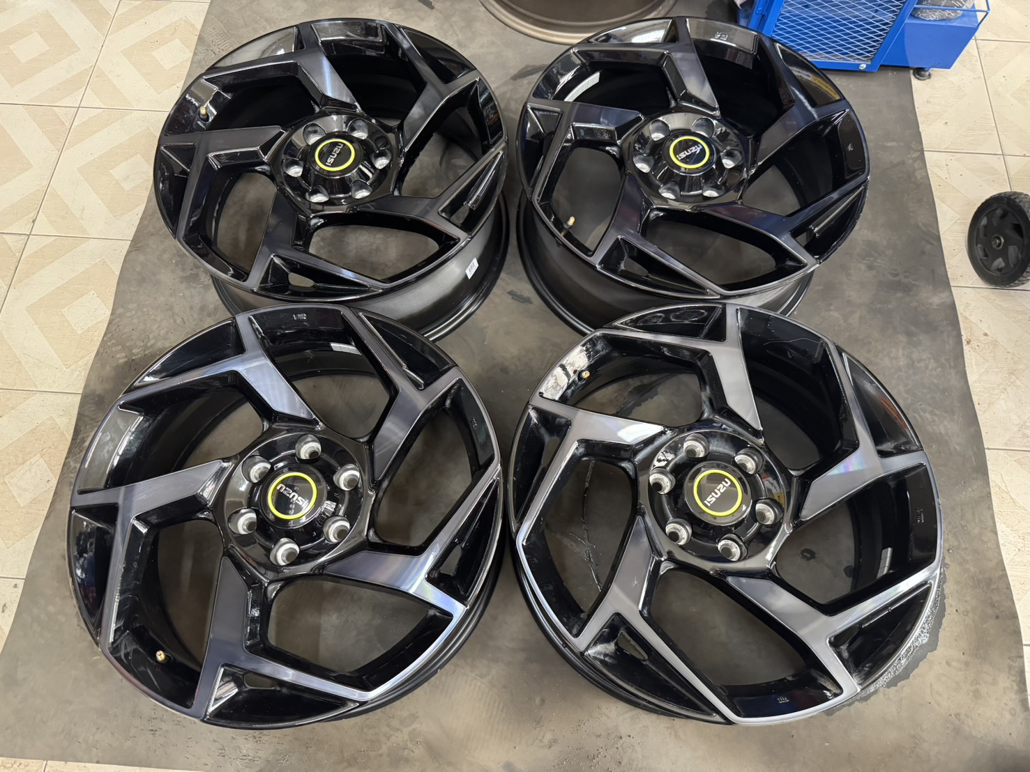 ล้อแม็ก isuzu MU-X RS 20นิ้ว ป้ายแดง