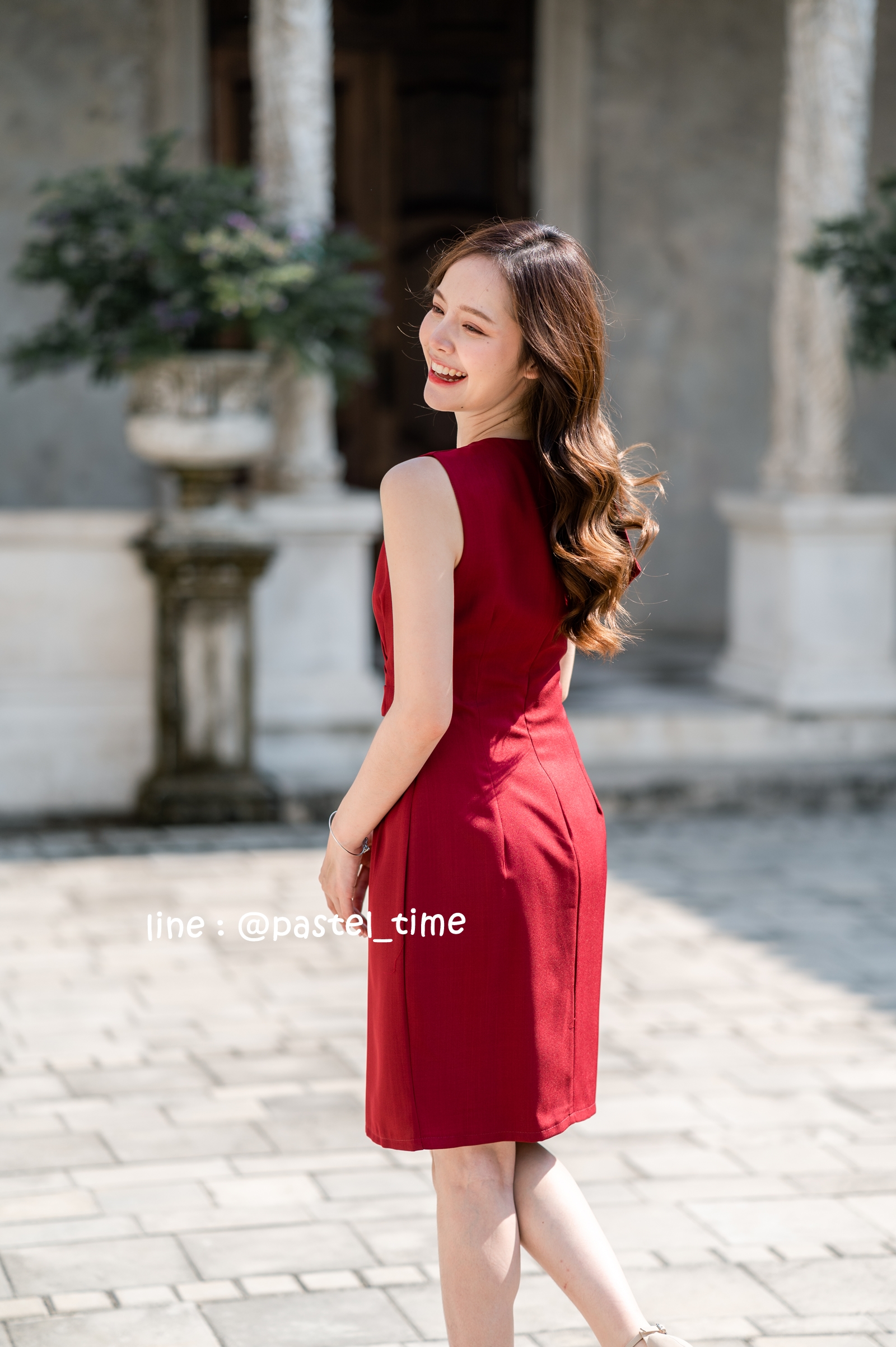 Dacia Bow Shoulder Dress – สีแดงเลือดหมู