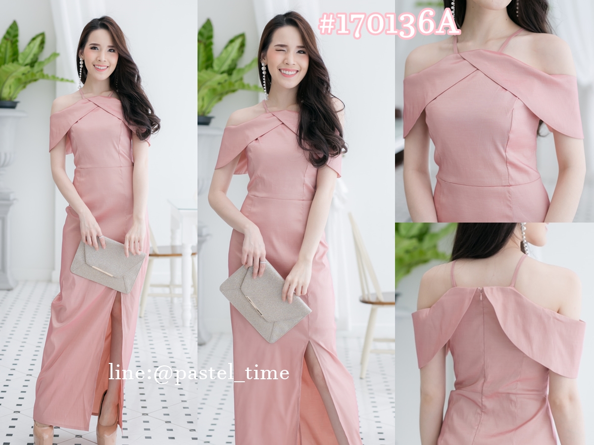 Meera Off-Shoulder Maxi Dress – Pink : เดรสยาวเว้าไหล่สีชมพูกลีบบัว