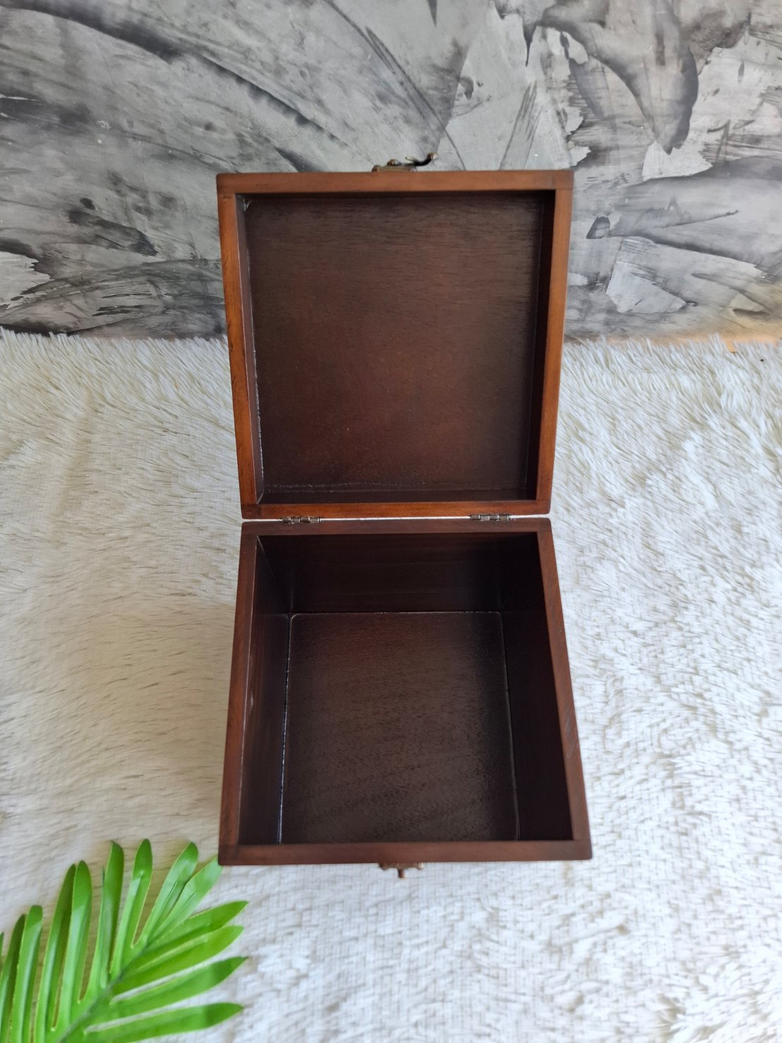 กล่องไม้สนฝาล็อค