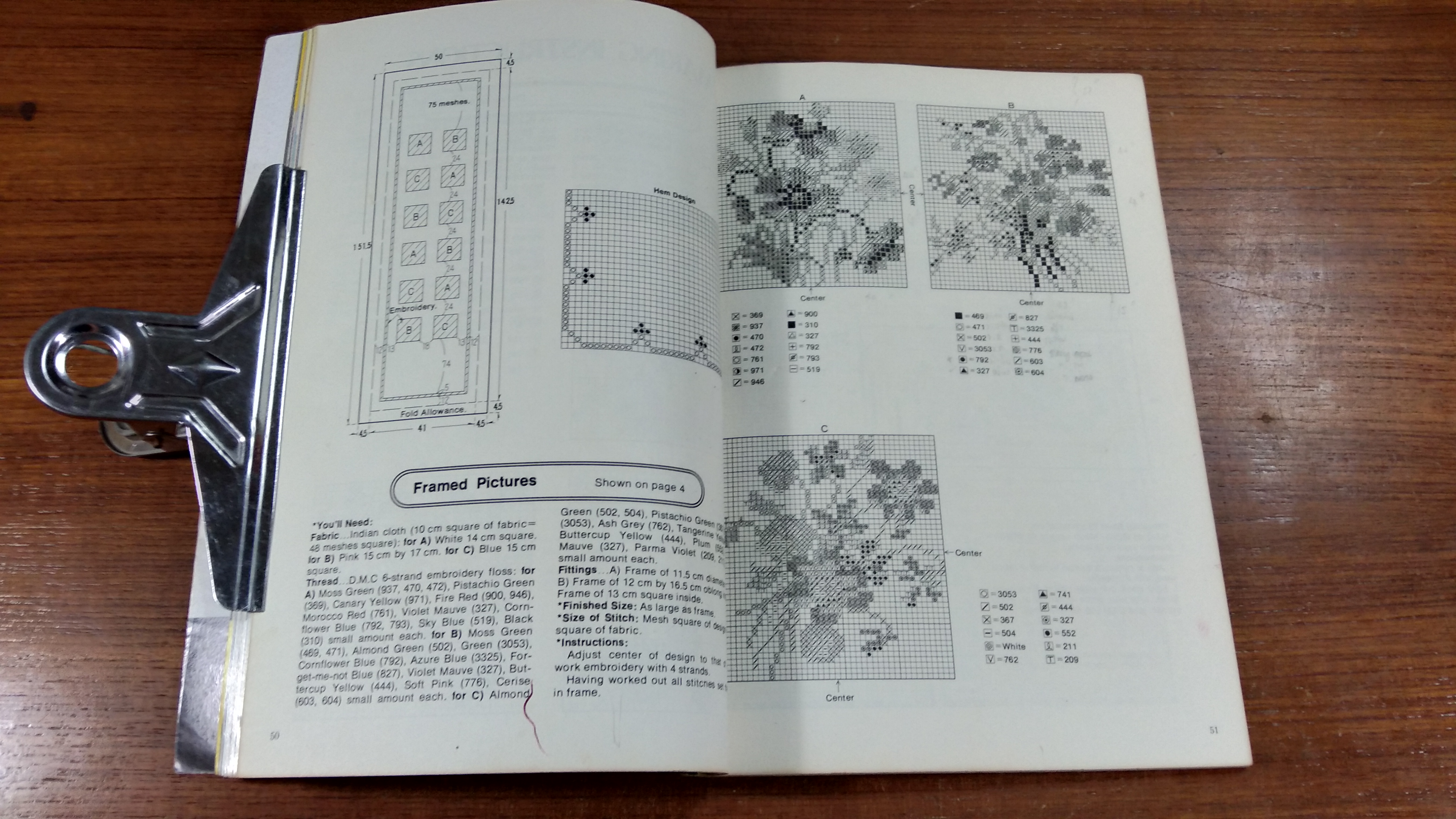 CROSS STITCH IN SMALL DESIGNS / ONDORI