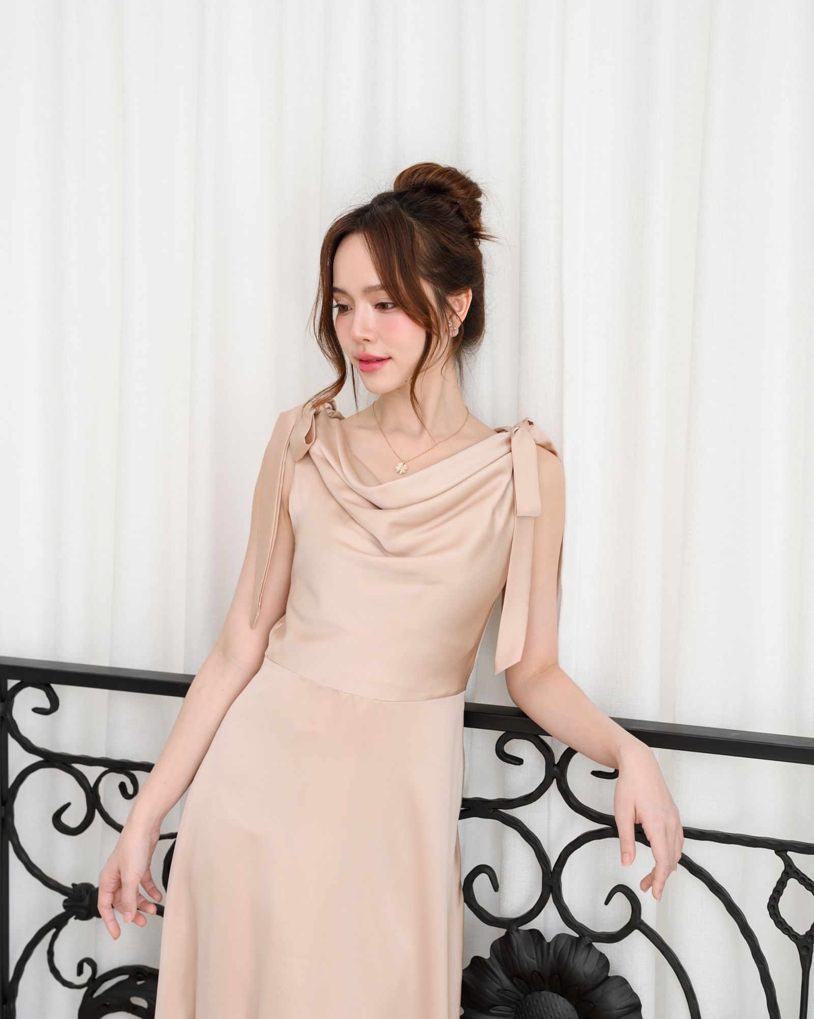Amour Dress : สีแชมเปญ (โบว์ผูกได้หลายแบบ)