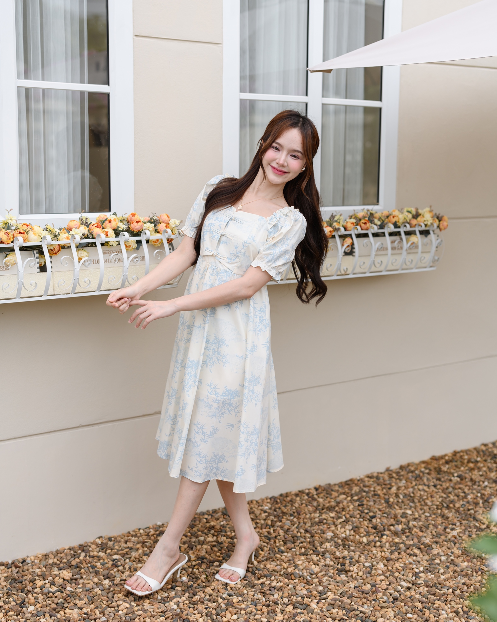 Ellie Leaves Dress เดรสกระดุมจีนลายใบไม้สีฟ้าบนพื้นสีครีม