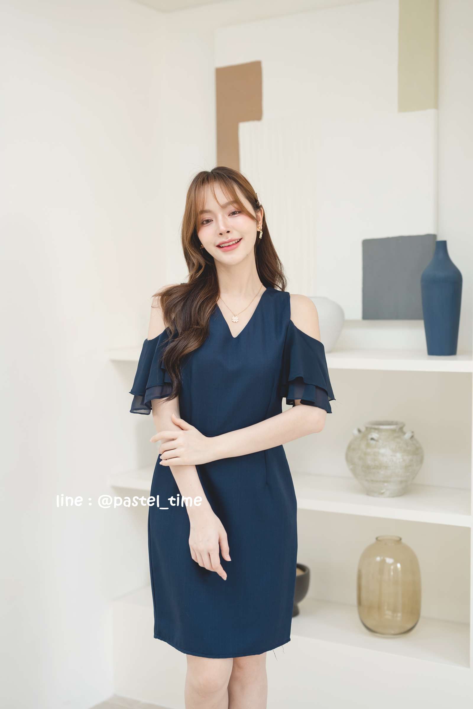 Vela off-shoulder dress : สีกรม