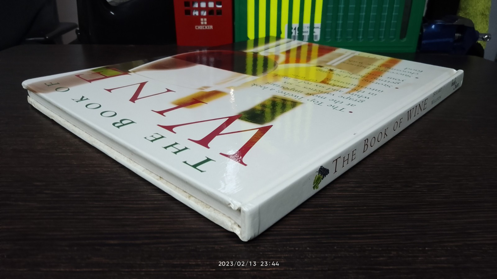 THE BOOK OF WINE / STUART WALTON