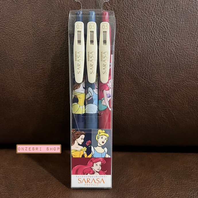 เซ็ตปากกา Zebra Sarasa Clip Disney Store Japan Exclusive ลาย Disney Princesses แบบรวม 3 แท่ง หัว 0.5 หมึกสี Blue Black, Blue Gray, Cassis Black