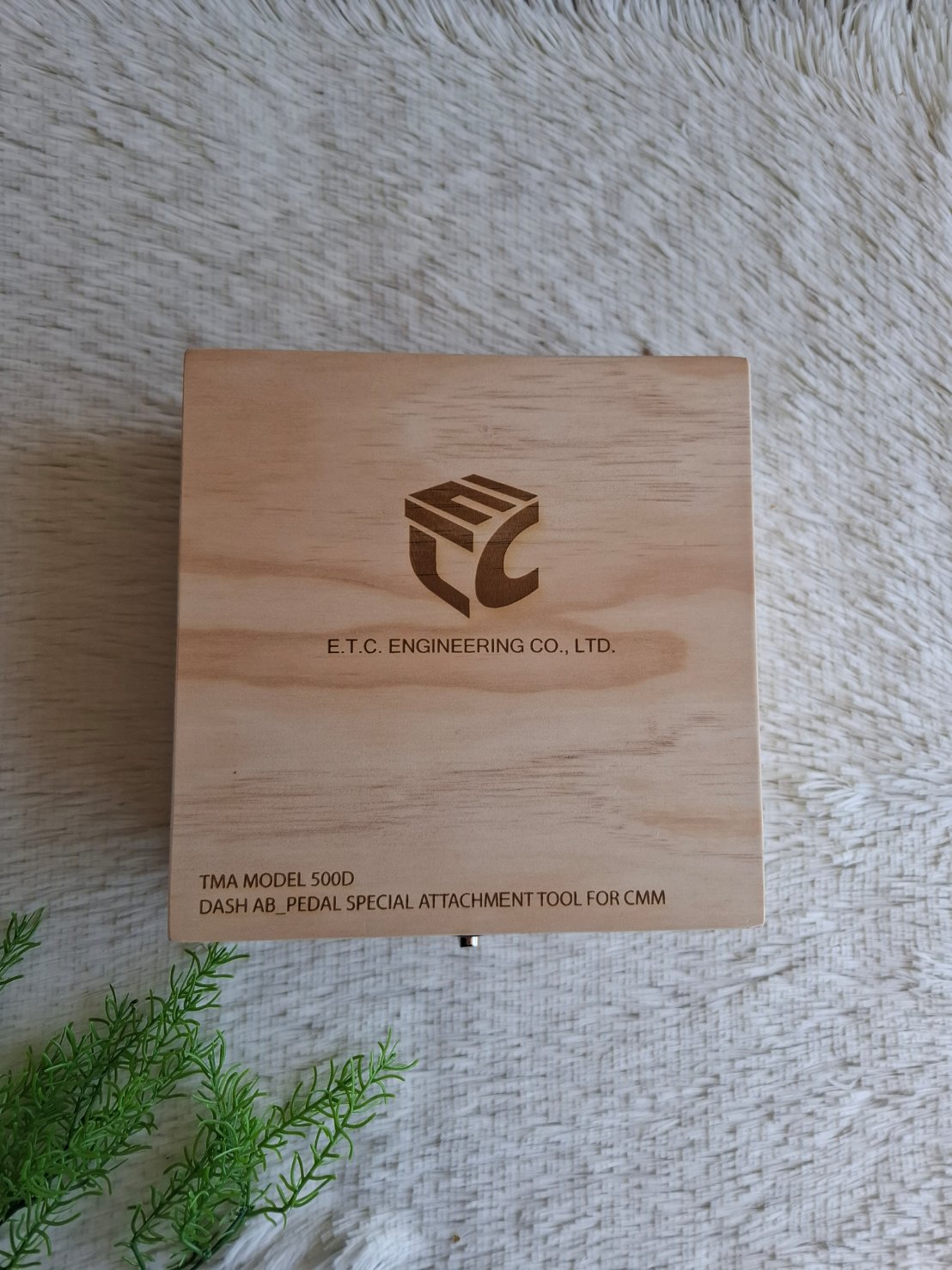 กล่องไม้สนฝาล็อค