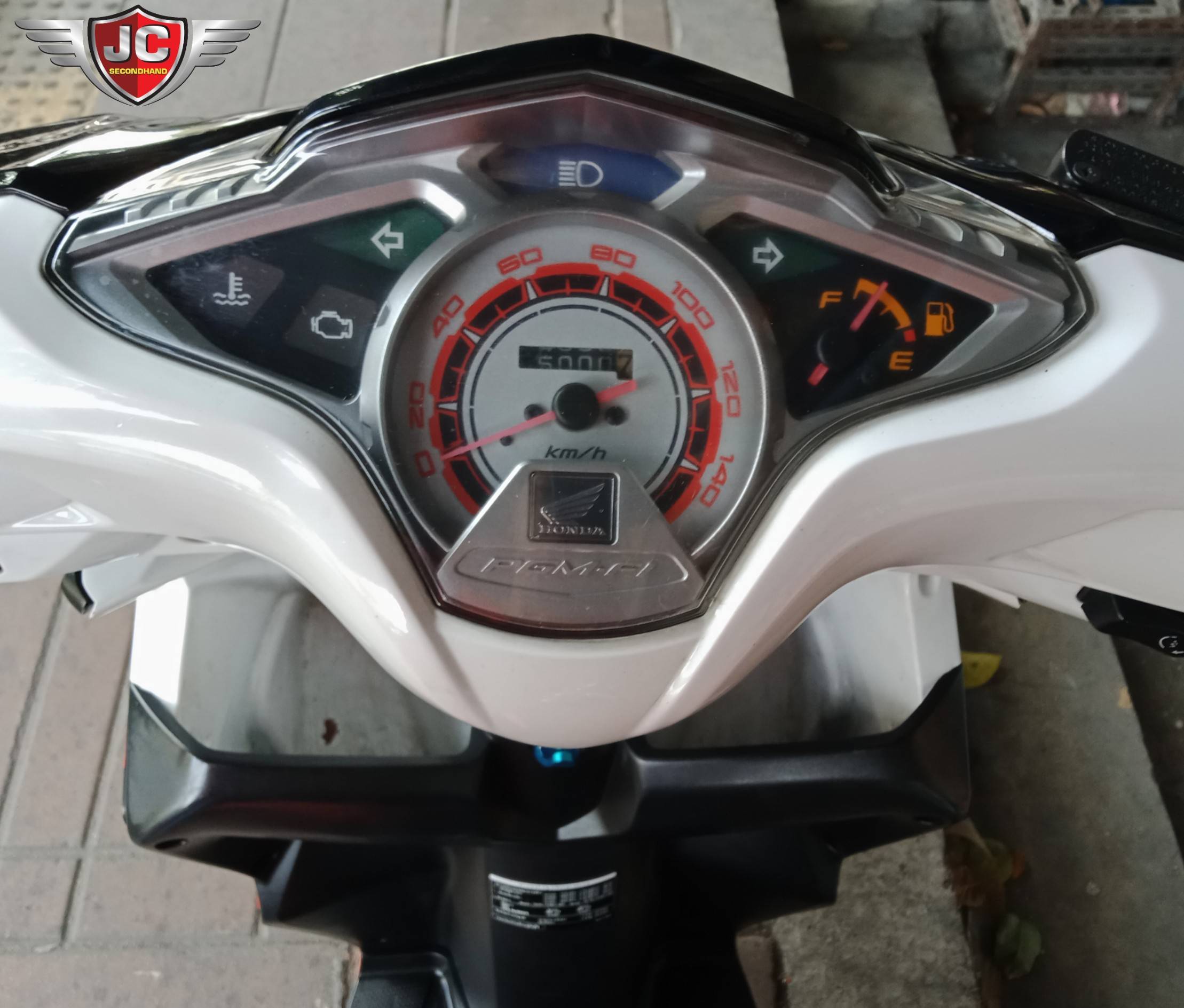 เข้าใหม่อีกคัน "รถบ้านมือเดียว" HONDA CLICK110I combi brake จดทะเบียนปี54 ตัวไมล์ขาวแล้ว เครื่องดีเดิมๆ ชุดสีสวยแท้ทั้งคัน ตำหนิน้อยมาก