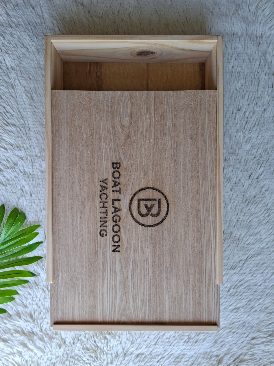 กล่องไม้ฝาสไลด์