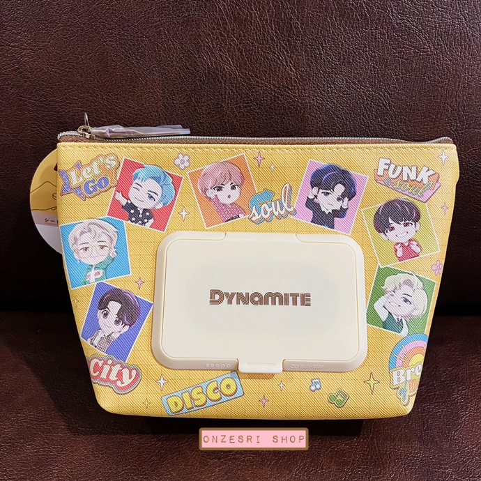 กระเป๋า seepo Pouch แบบ BTS TinyTan ของแท้จากญี่ปุ่น ลาย Dynamite สีเหลือง เป็นกระเป๋าใส่ของ เครื่องสำอาง มีช่องใส่ทิชชู่เปียกหรือกระดาษทิชชู่ สามารถเปิดดึงออกจากด้านหน้าได้เลย สะดวกมาก ขนาด 20 x 6.5 x 13 ซม.