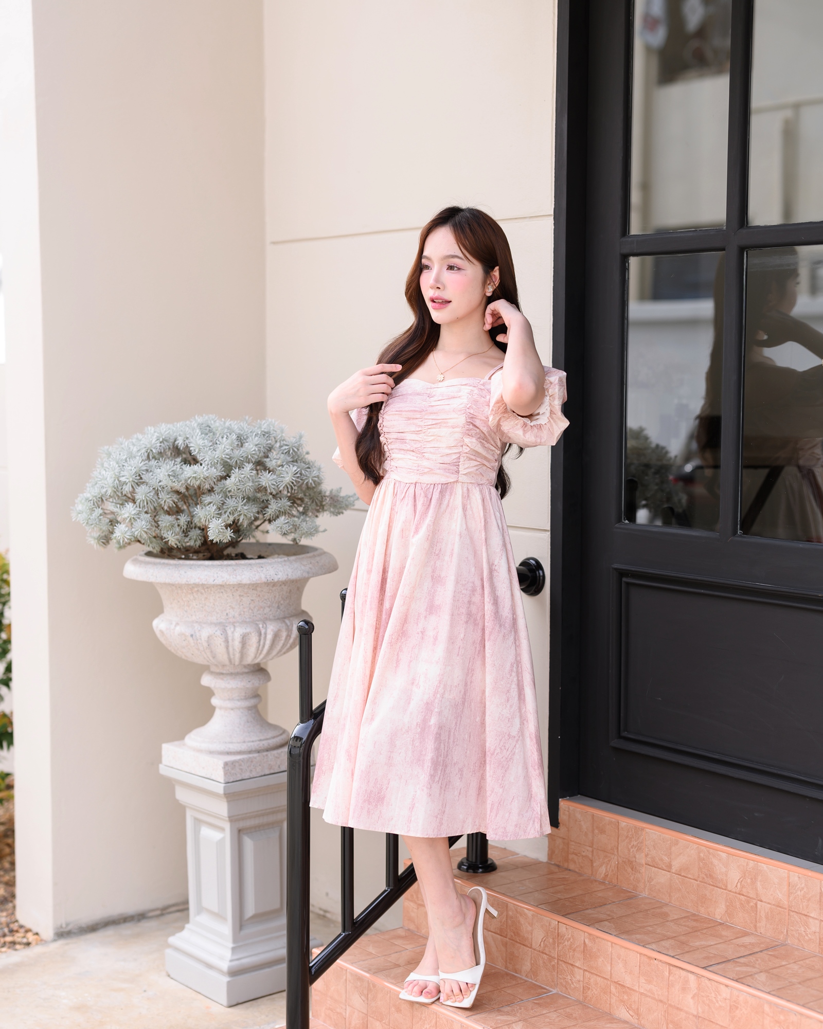 Pastel Puff Sleeve Dress เดรสเปิดไหล่แขนพอง : สีชมพู