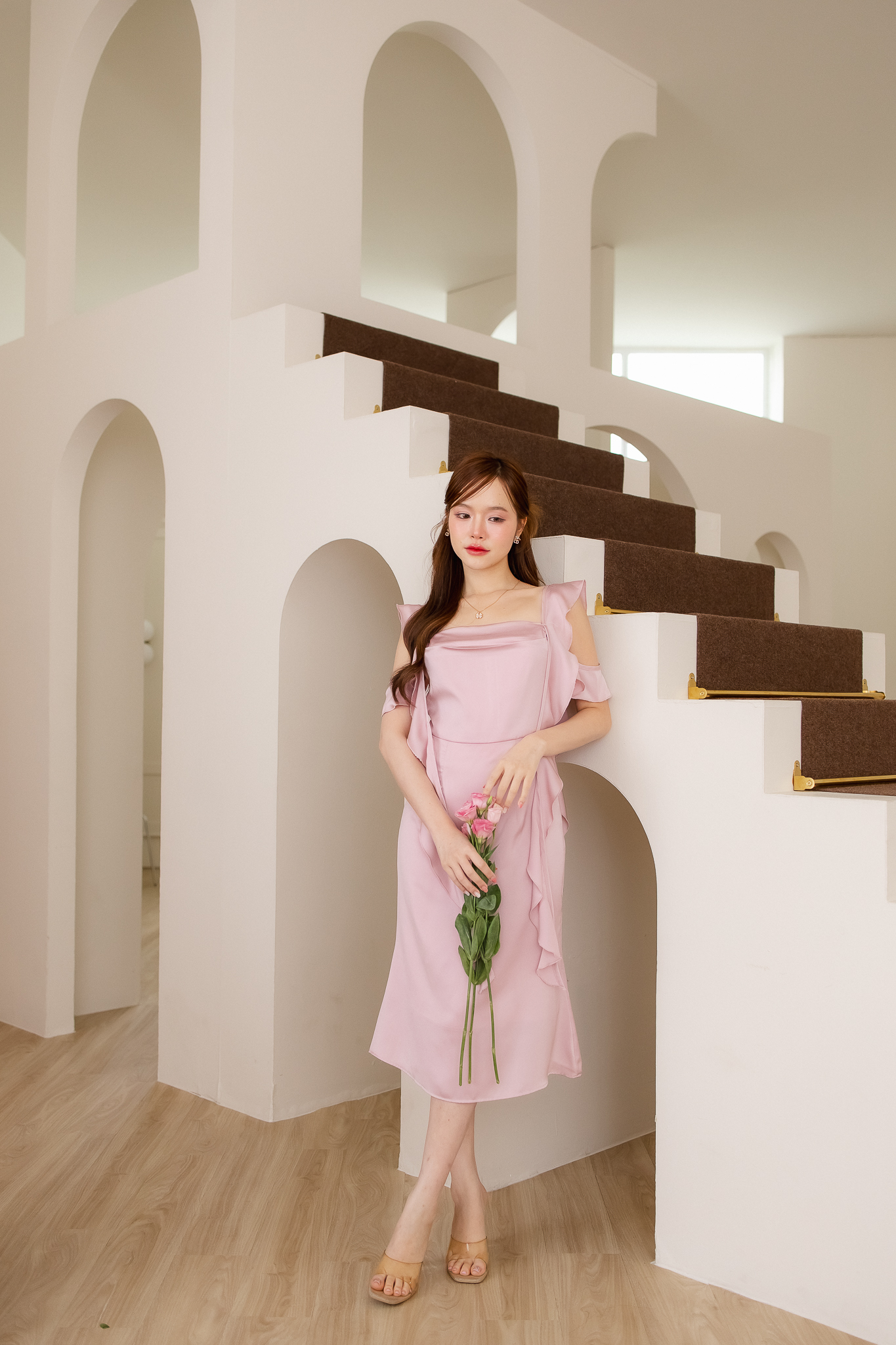 Serene Flutter Sleeve Midi Dress : สีชมพู