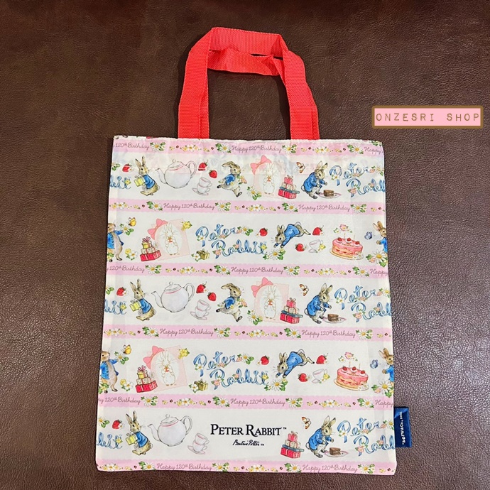 กระเป๋า Peter Rabbit 120th Anniversary Eco Bag แบบสีขาว-ชมพู ขนาด 28 x 24.5 ซม. เป็นผ้าร่มบาง