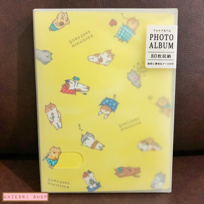 อัลบั้มรูป Gorogoro Nyansuke สีเหลือง จาก Mind Wave Japan ขนาด 20 x 15 ซม. ใส่ได้ 80 ภาพ บรรจุในกล่องพลาสติก