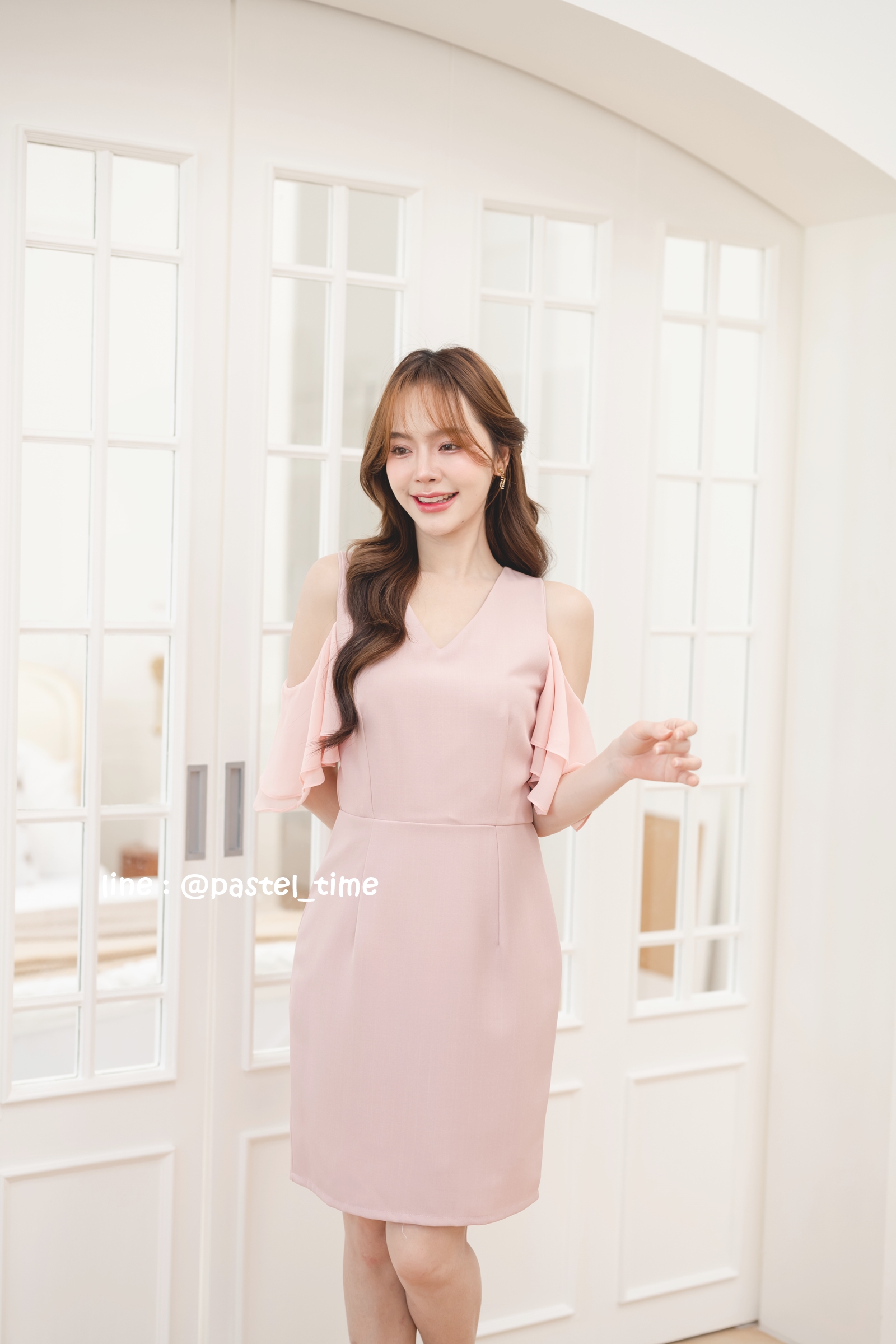 Vela off-shoulder dress : สีชมพู
